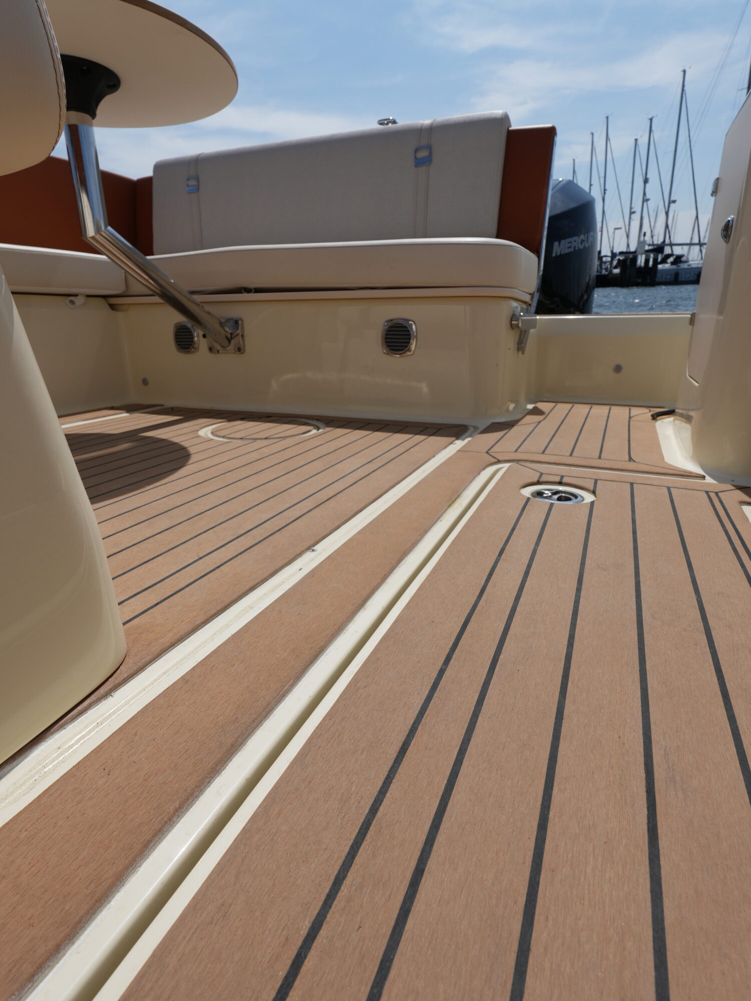 Motorboot Invictus 270 CX