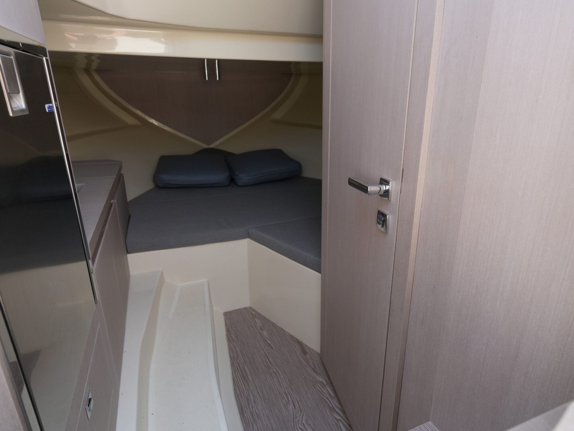 Motorboot Invictus 270 CX