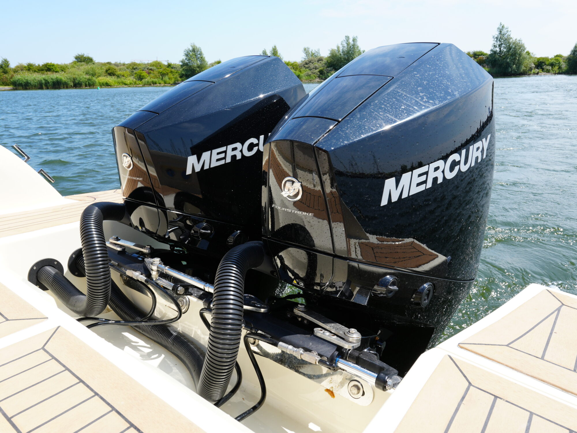 Motorboot Invictus 270 CX