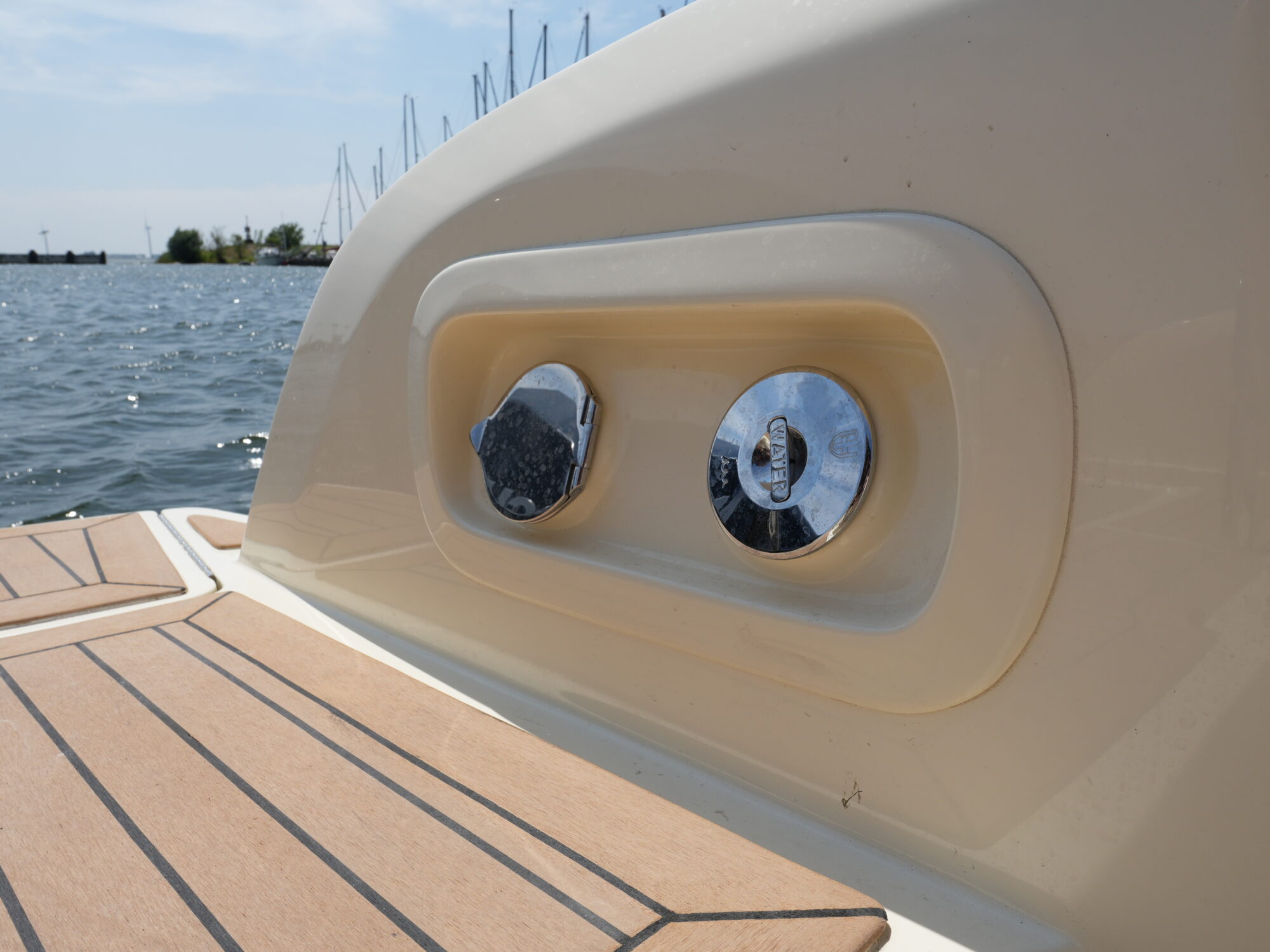 Motorboot Invictus 270 CX