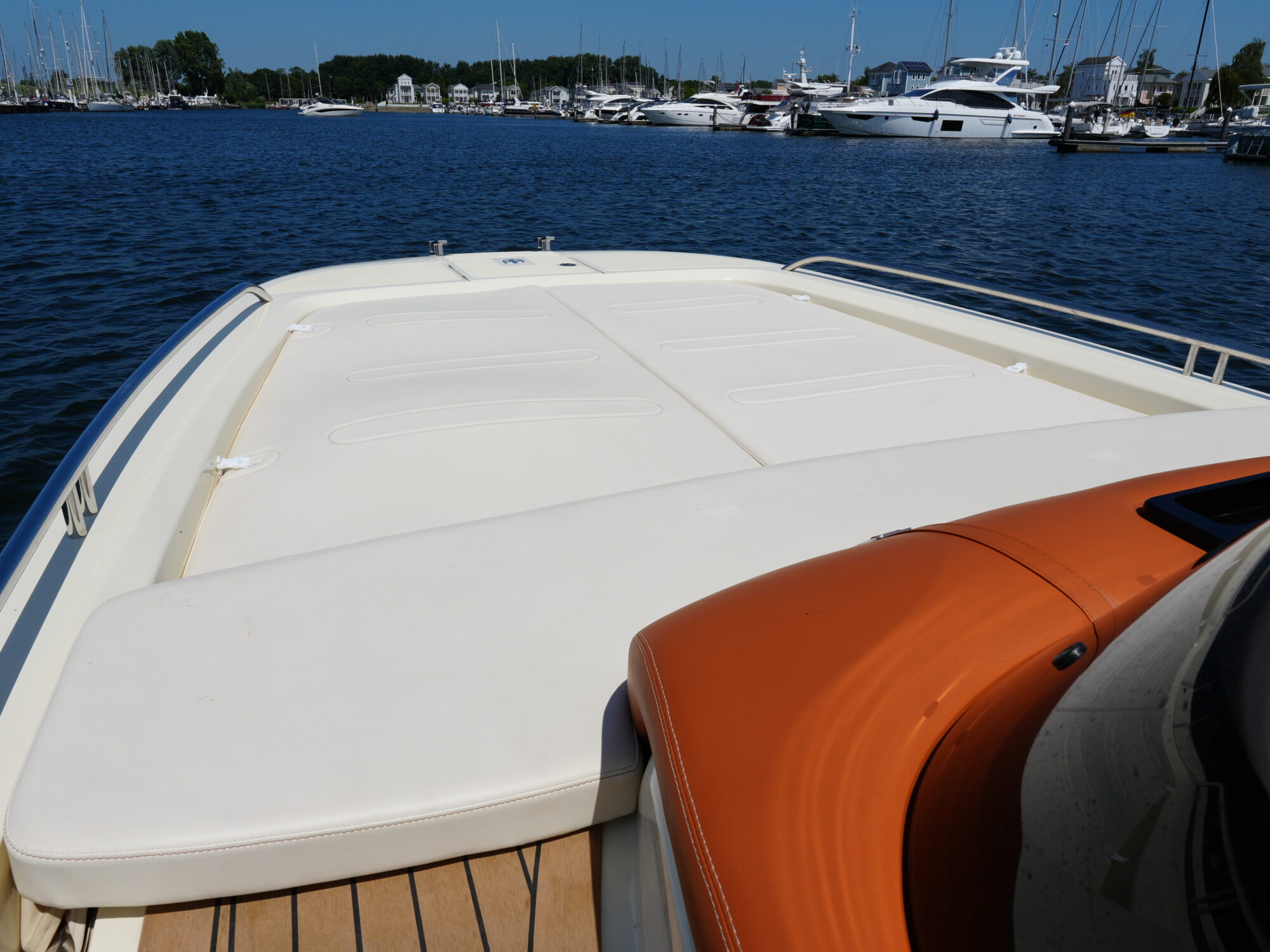 Motorboot Invictus 270 CX