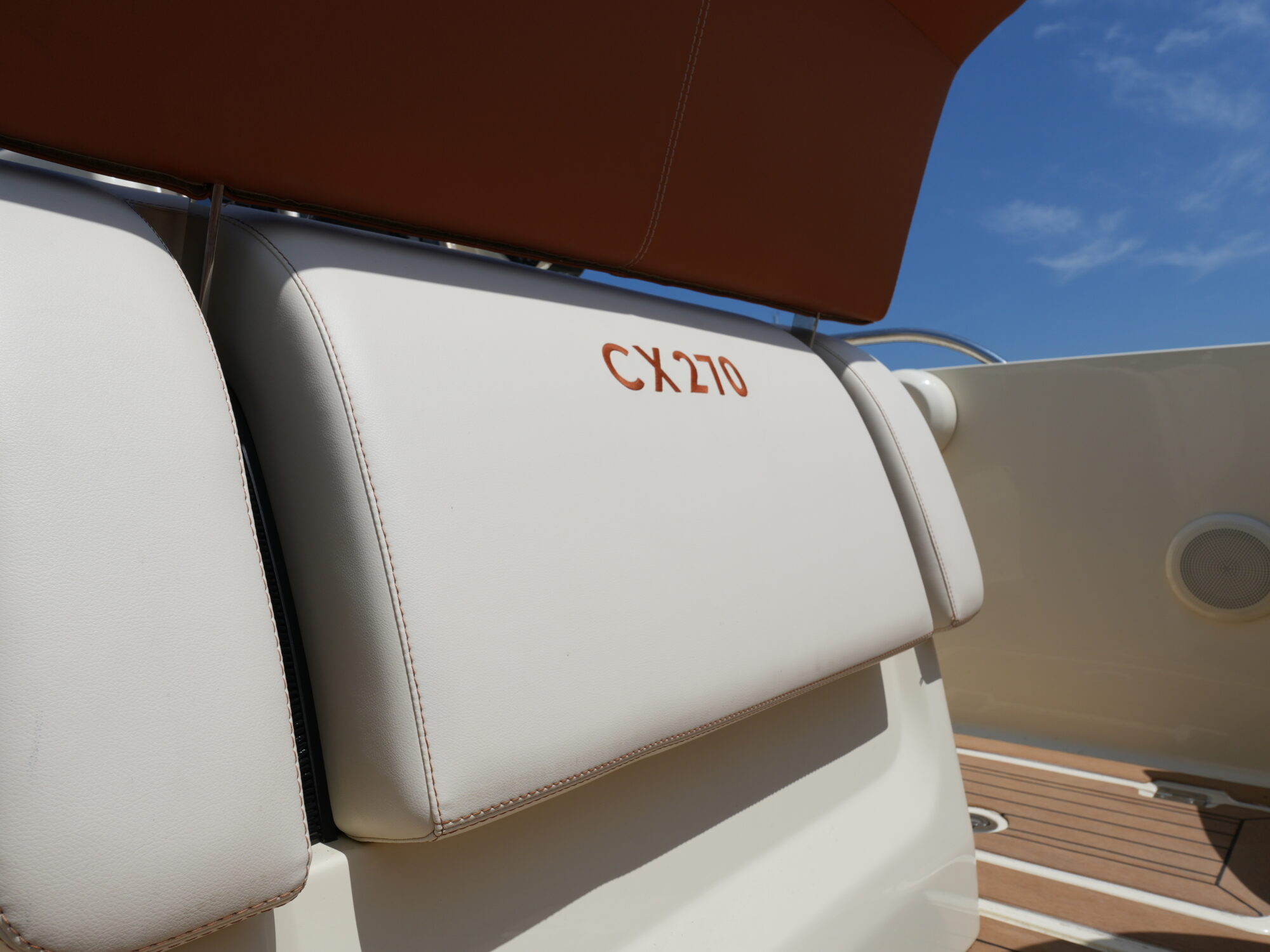 Motorboot Invictus 270 CX