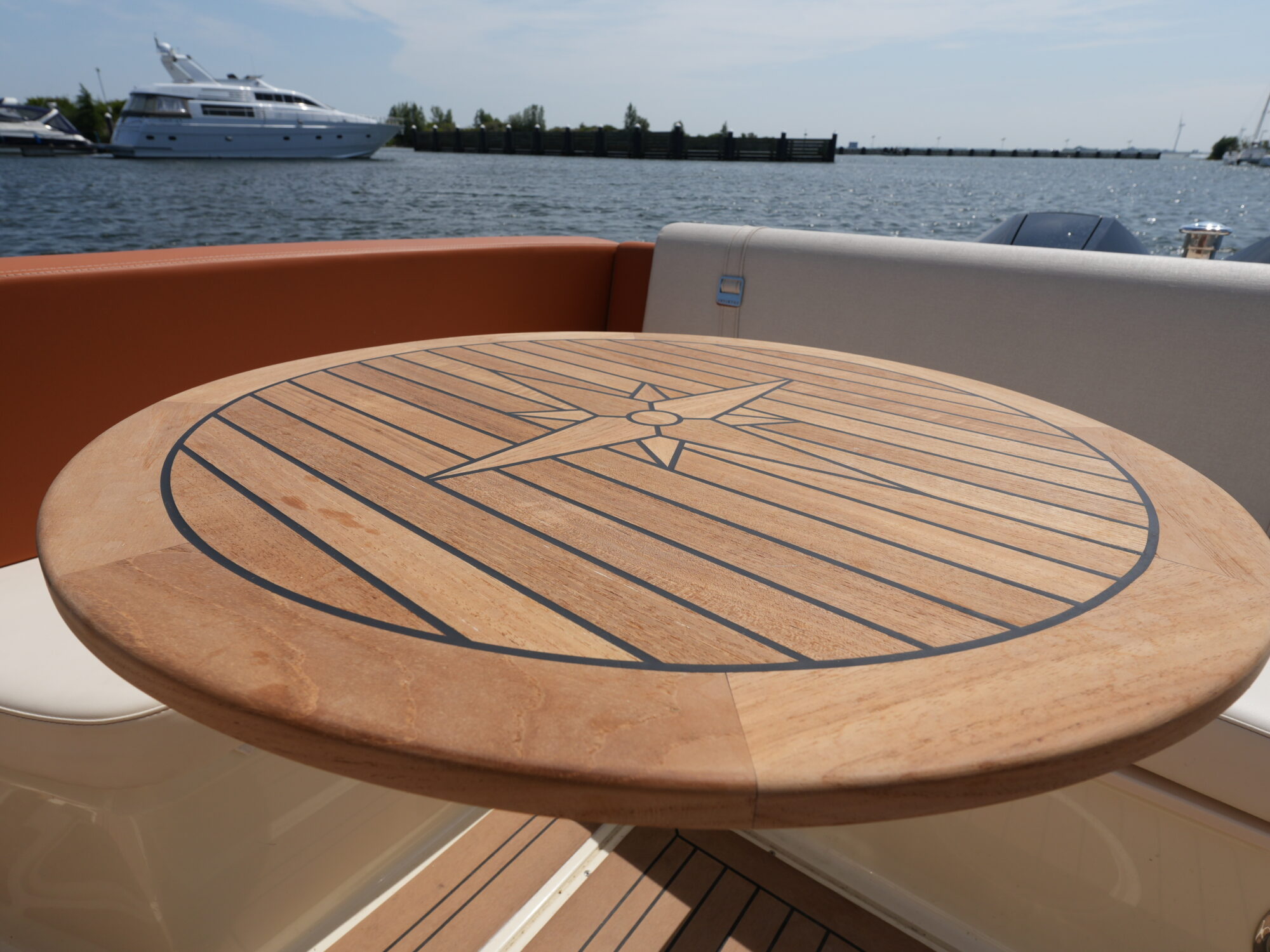 Motorboot Invictus 270 CX