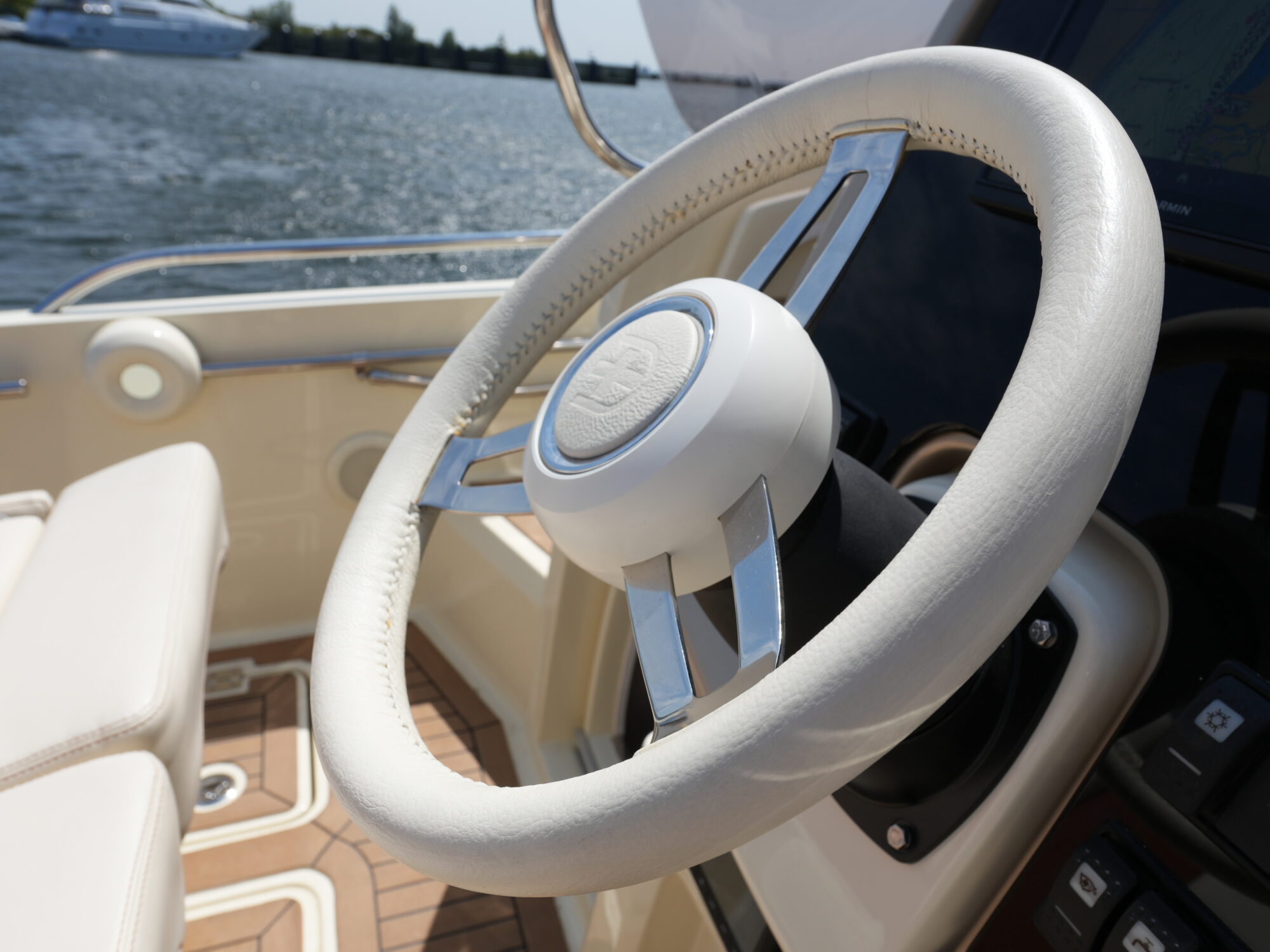 Motorboot Invictus 270 CX