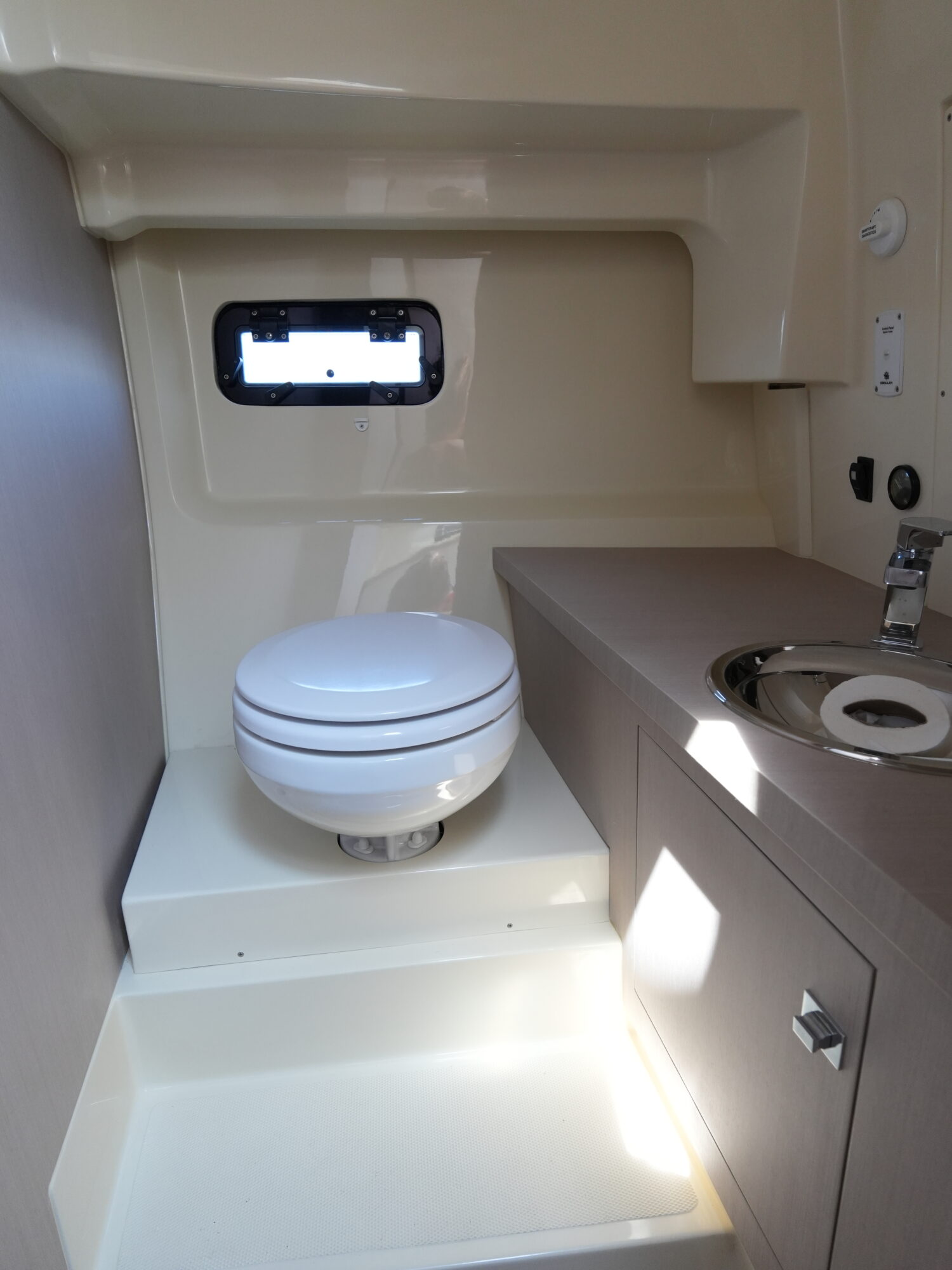 Motorboot Invictus 270 CX