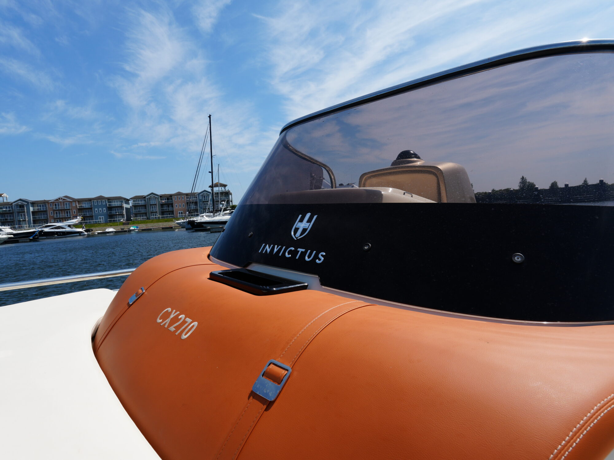 Motorboot Invictus 270 CX