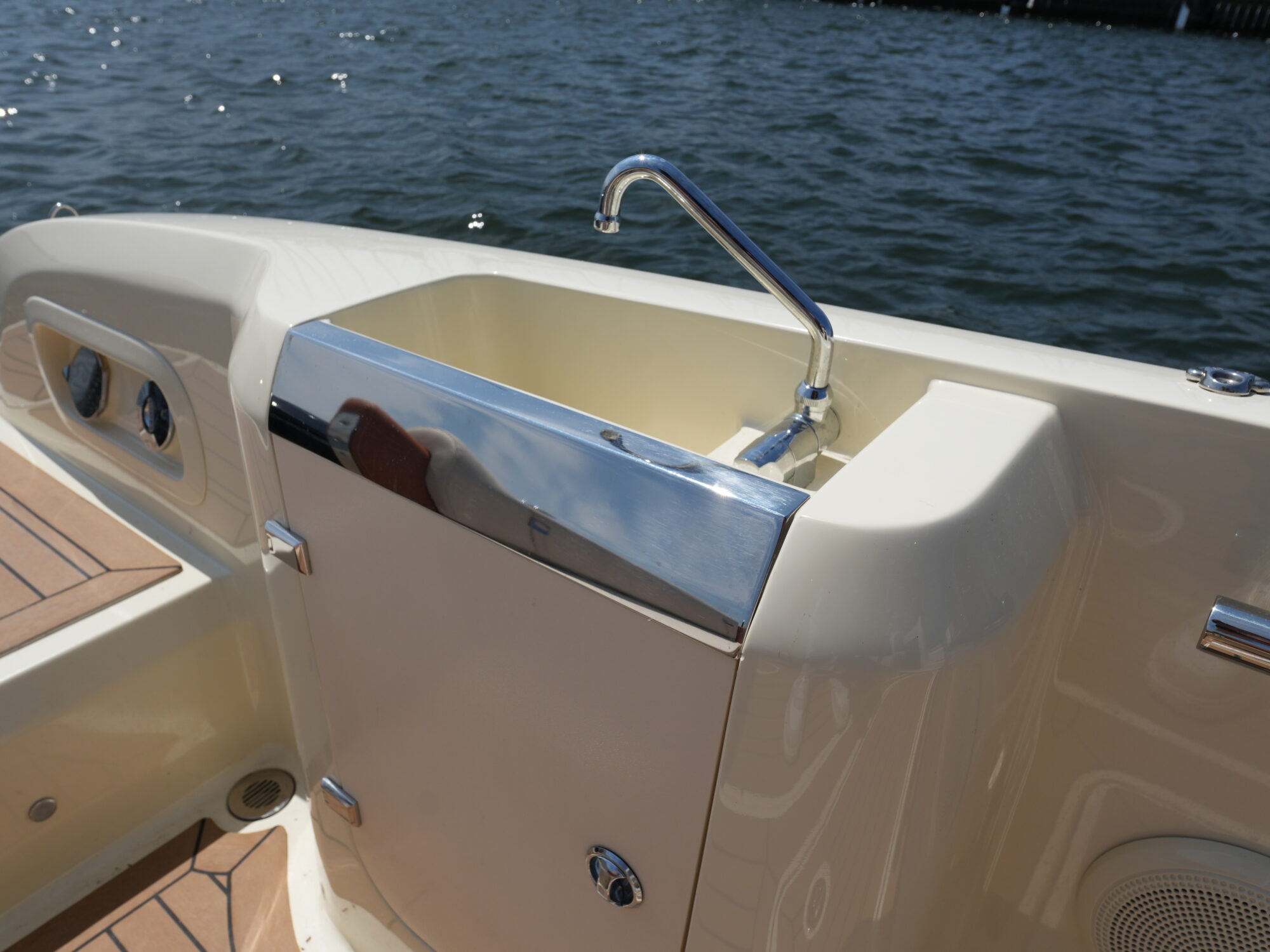 Motorboot Invictus 270 CX