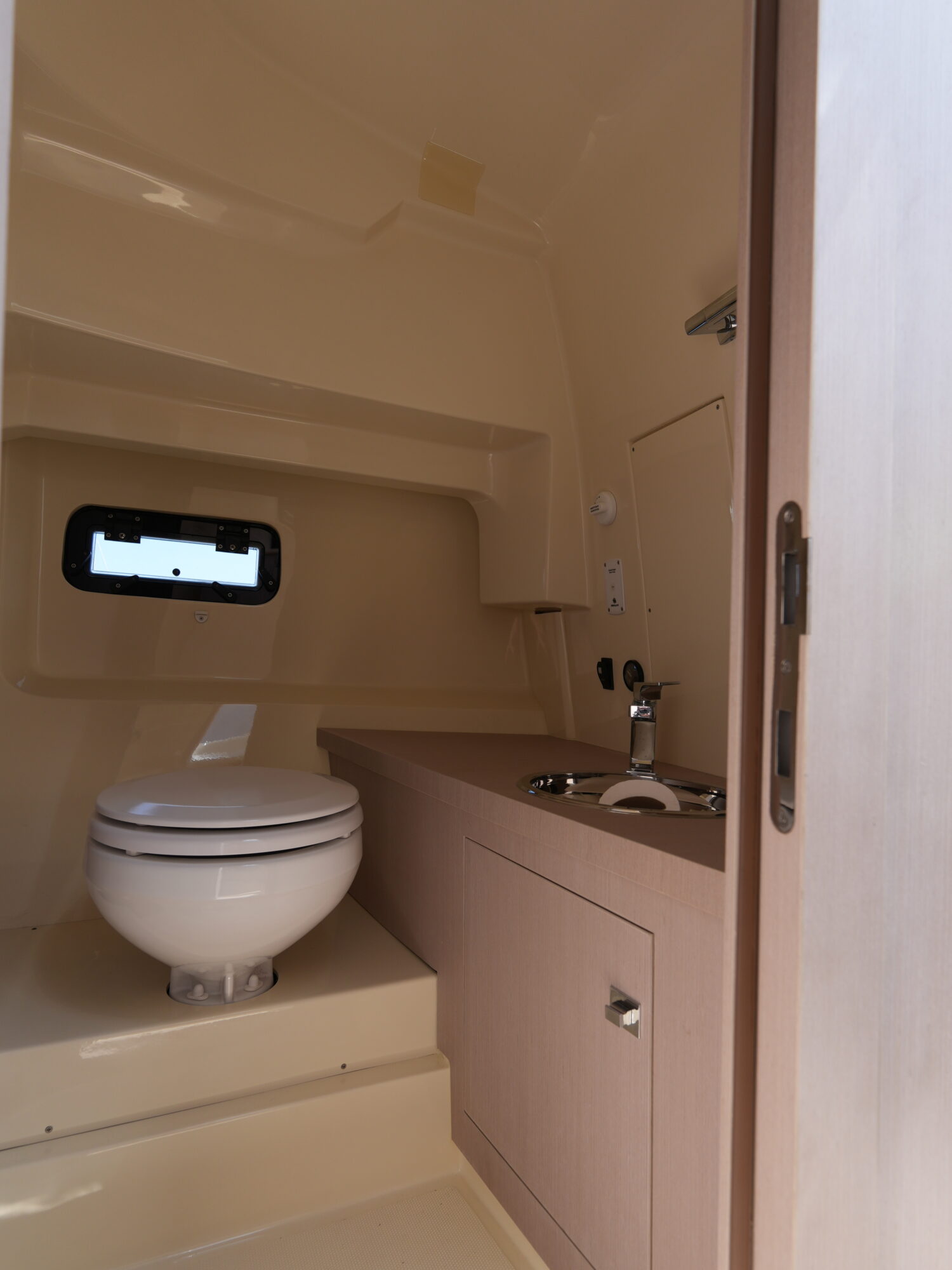 Motorboot Invictus 270 CX