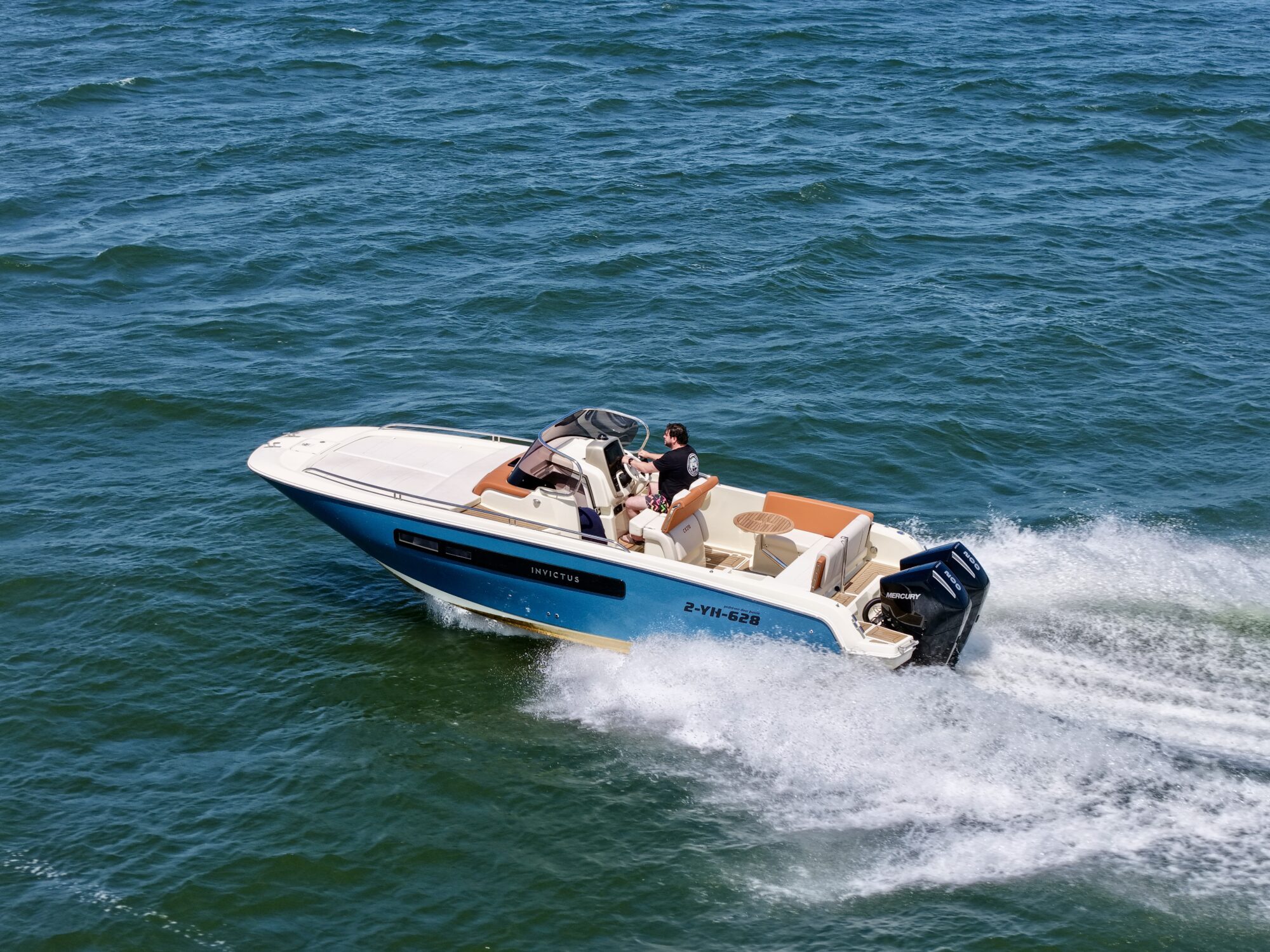 Motorboot Invictus 270 CX