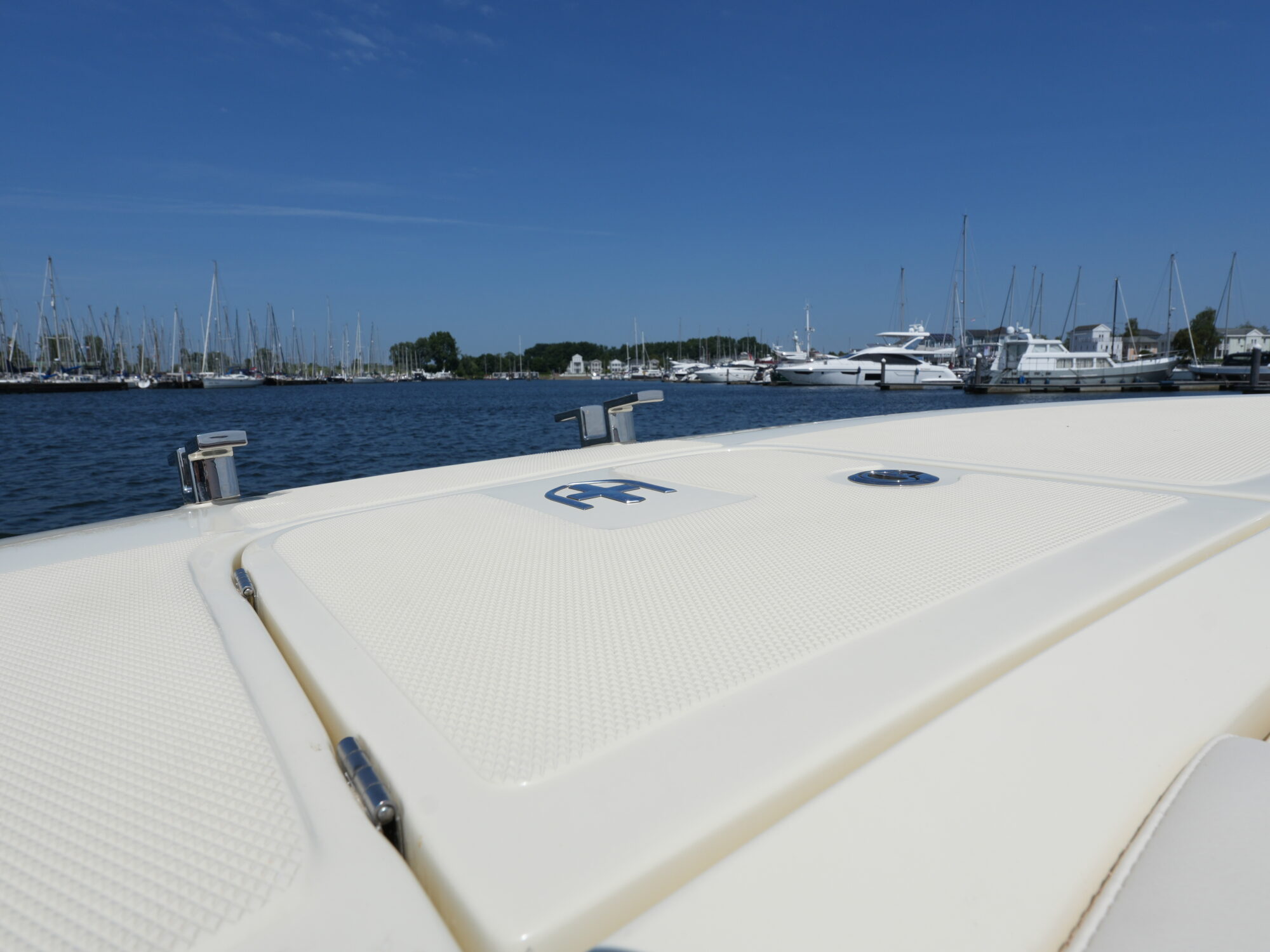 Motorboot Invictus 270 CX