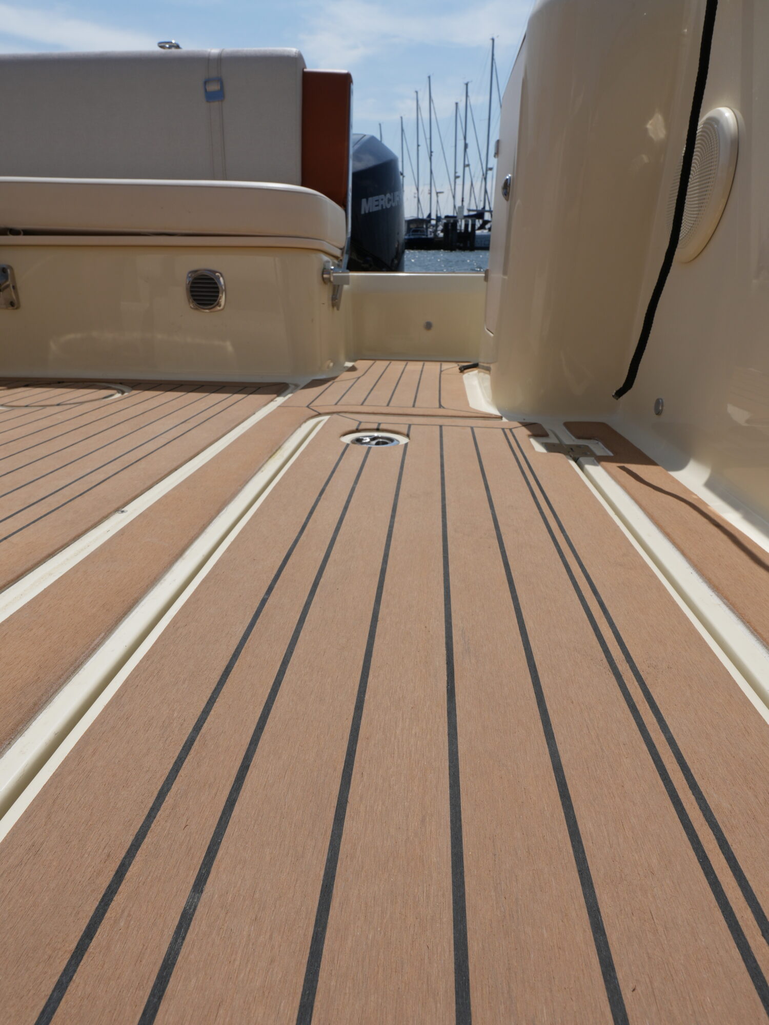 Motorboot Invictus 270 CX
