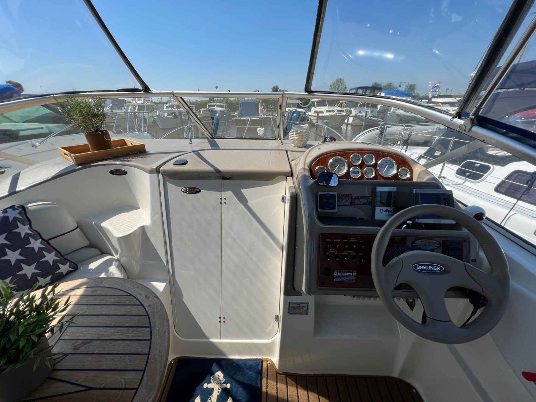 Motorboot Bayliner 285 Ciera Sunbridge