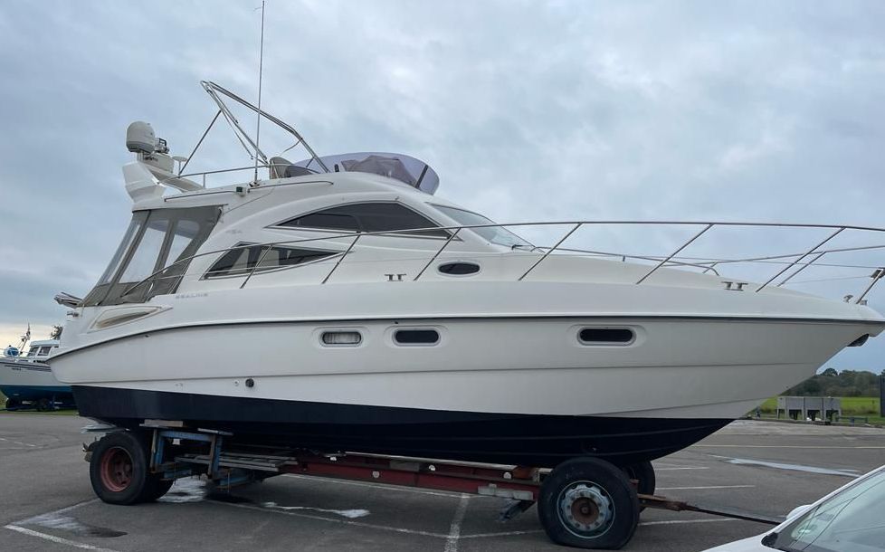 Motorboot Sealine F34 Flybridge