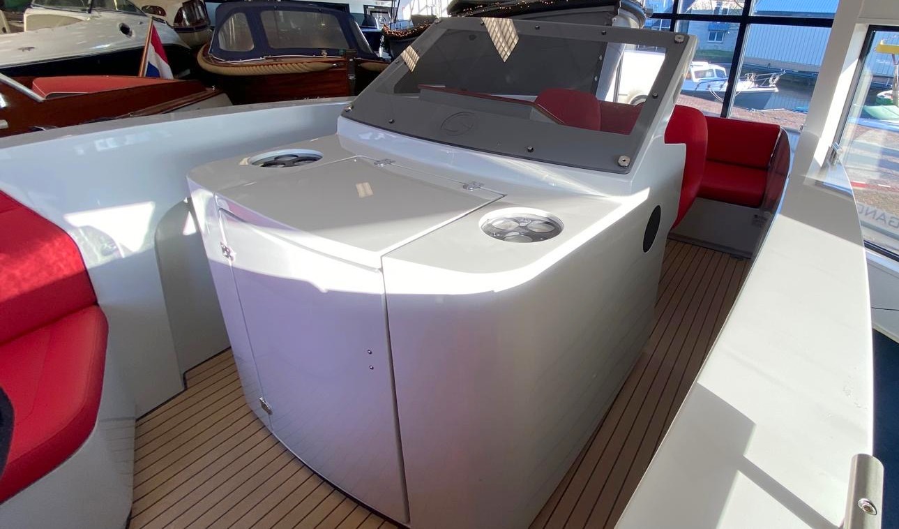 Motorboot Salut 29 CC