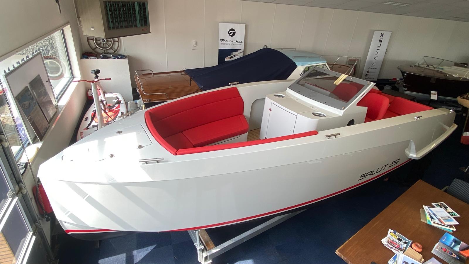 Motorboot Salut 29 CC