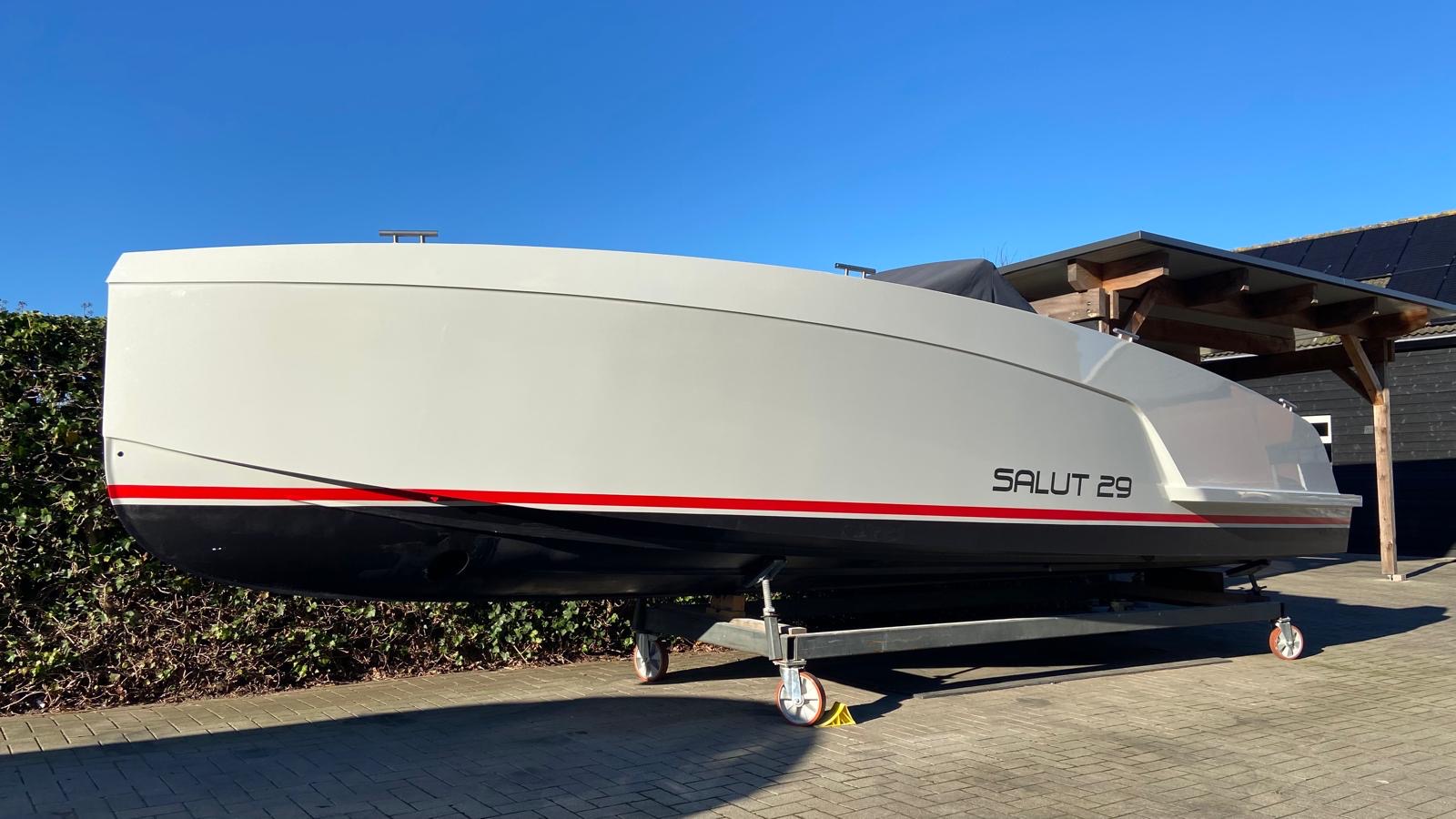 Motorboot Salut 29 CC