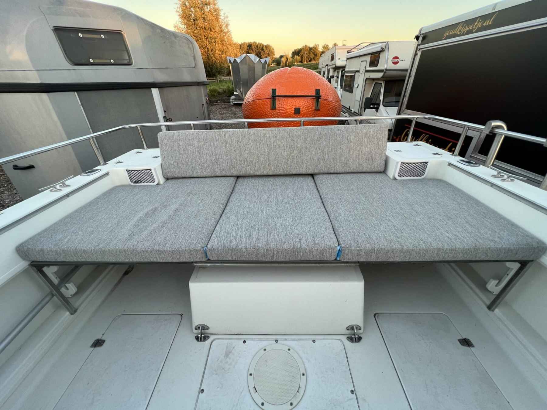 Motorboot Celebrity 2500 Fish Hawk