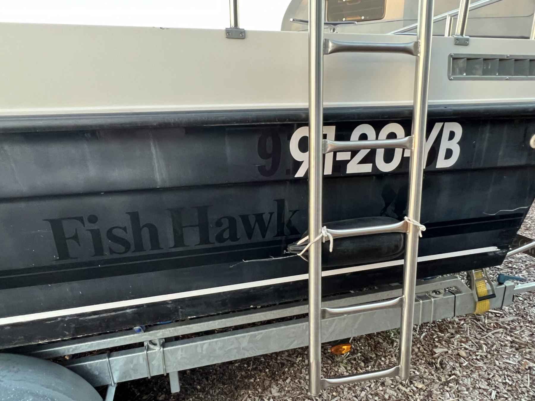 Motorboot Celebrity 2500 Fish Hawk