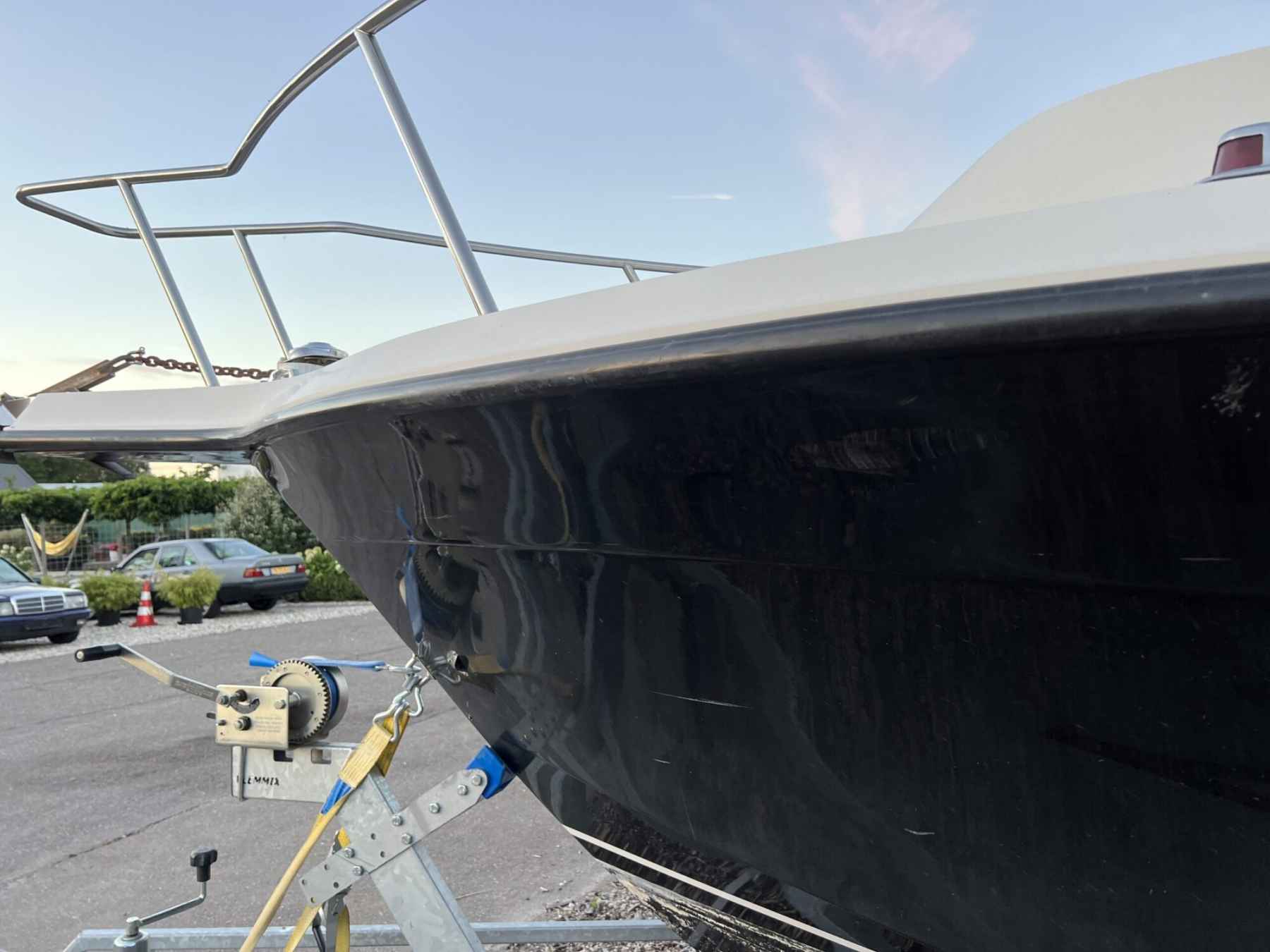 Motorboot Celebrity 2500 Fish Hawk