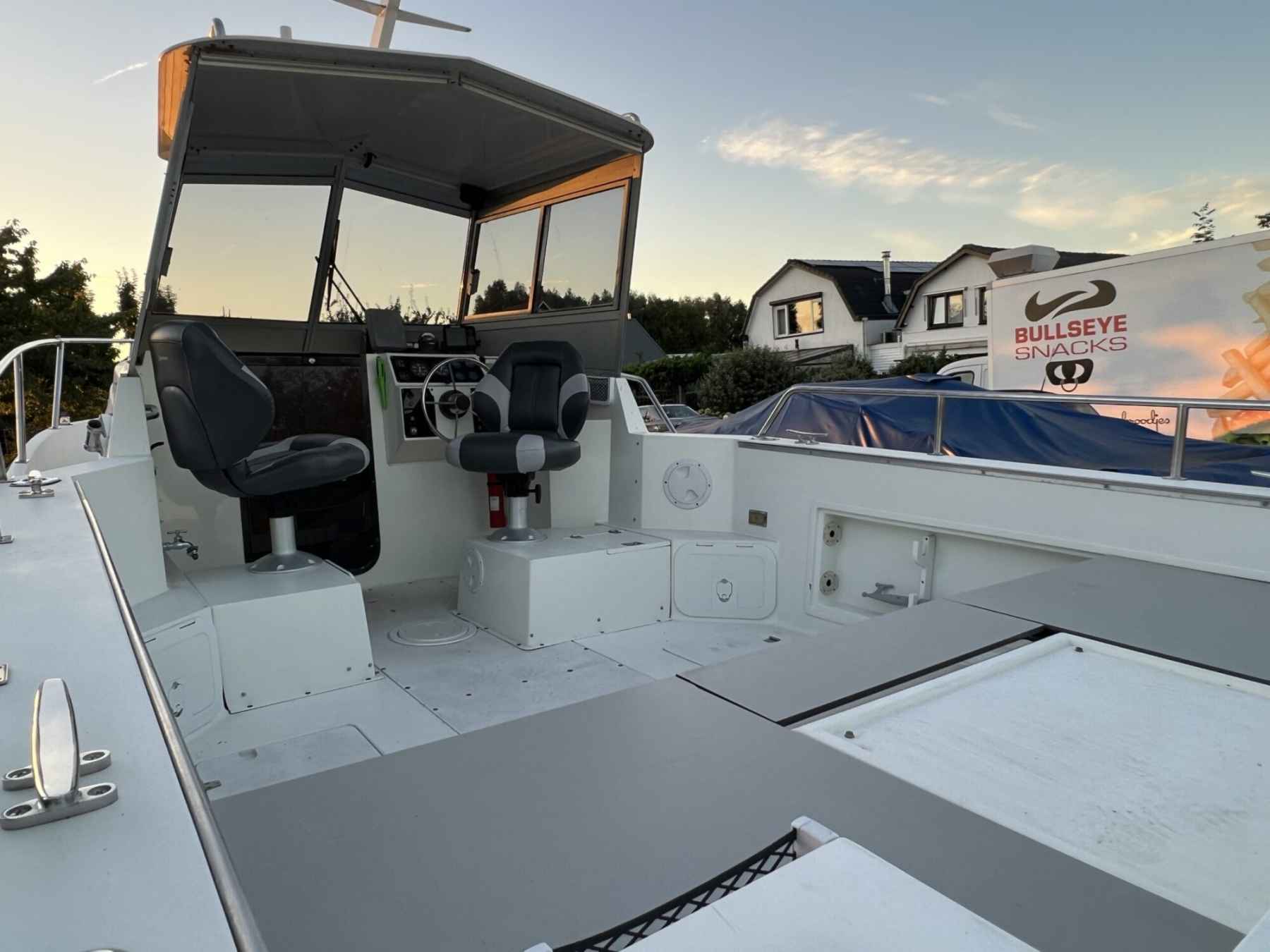 Motorboot Celebrity 2500 Fish Hawk