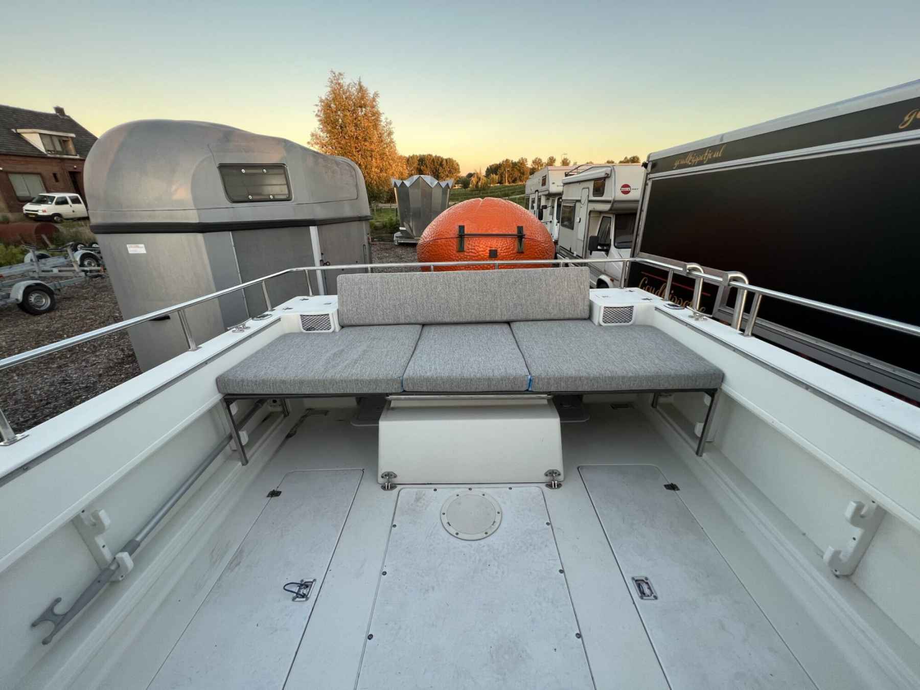 Motorboot Celebrity 2500 Fish Hawk
