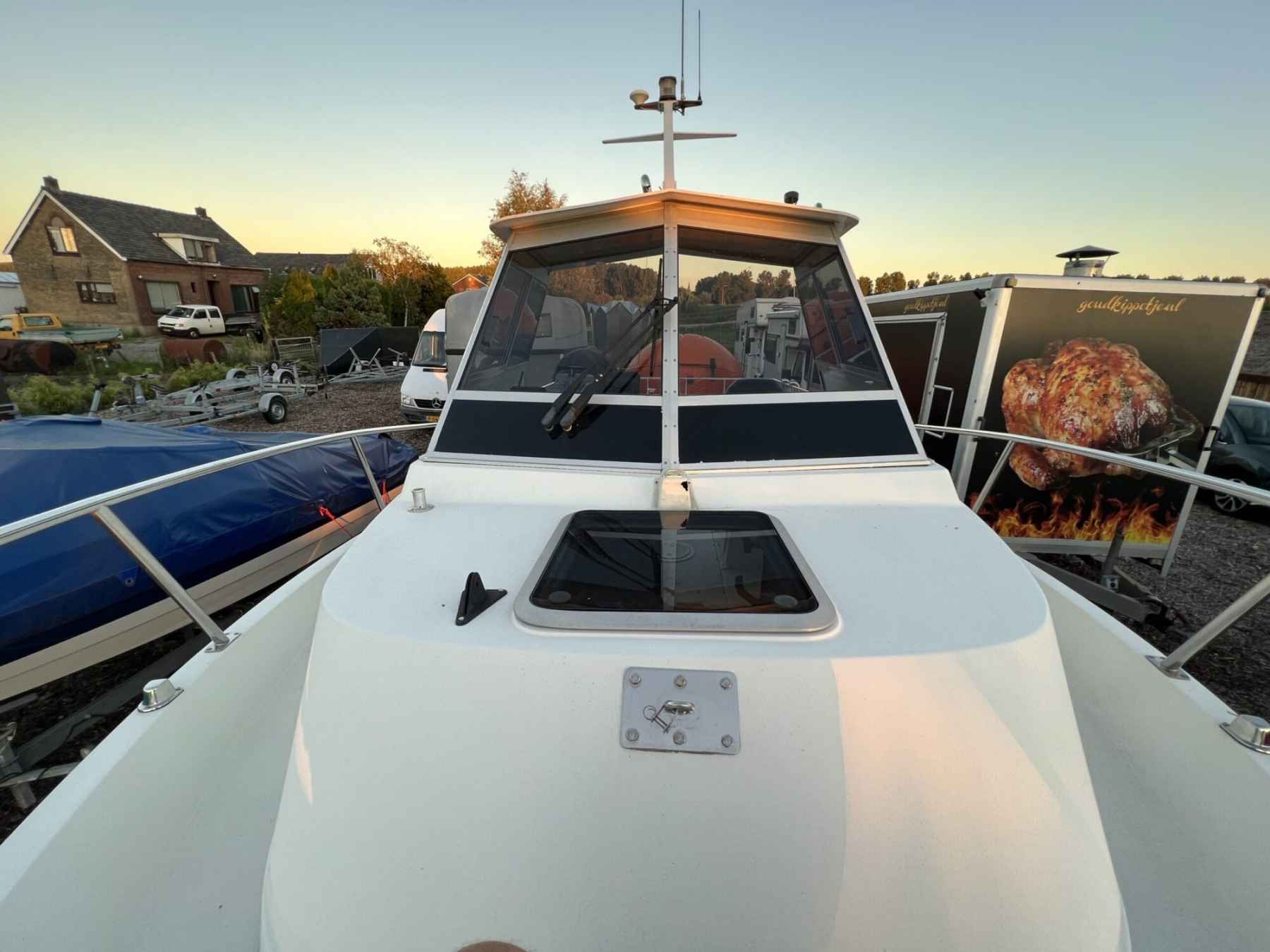 Motorboot Celebrity 2500 Fish Hawk