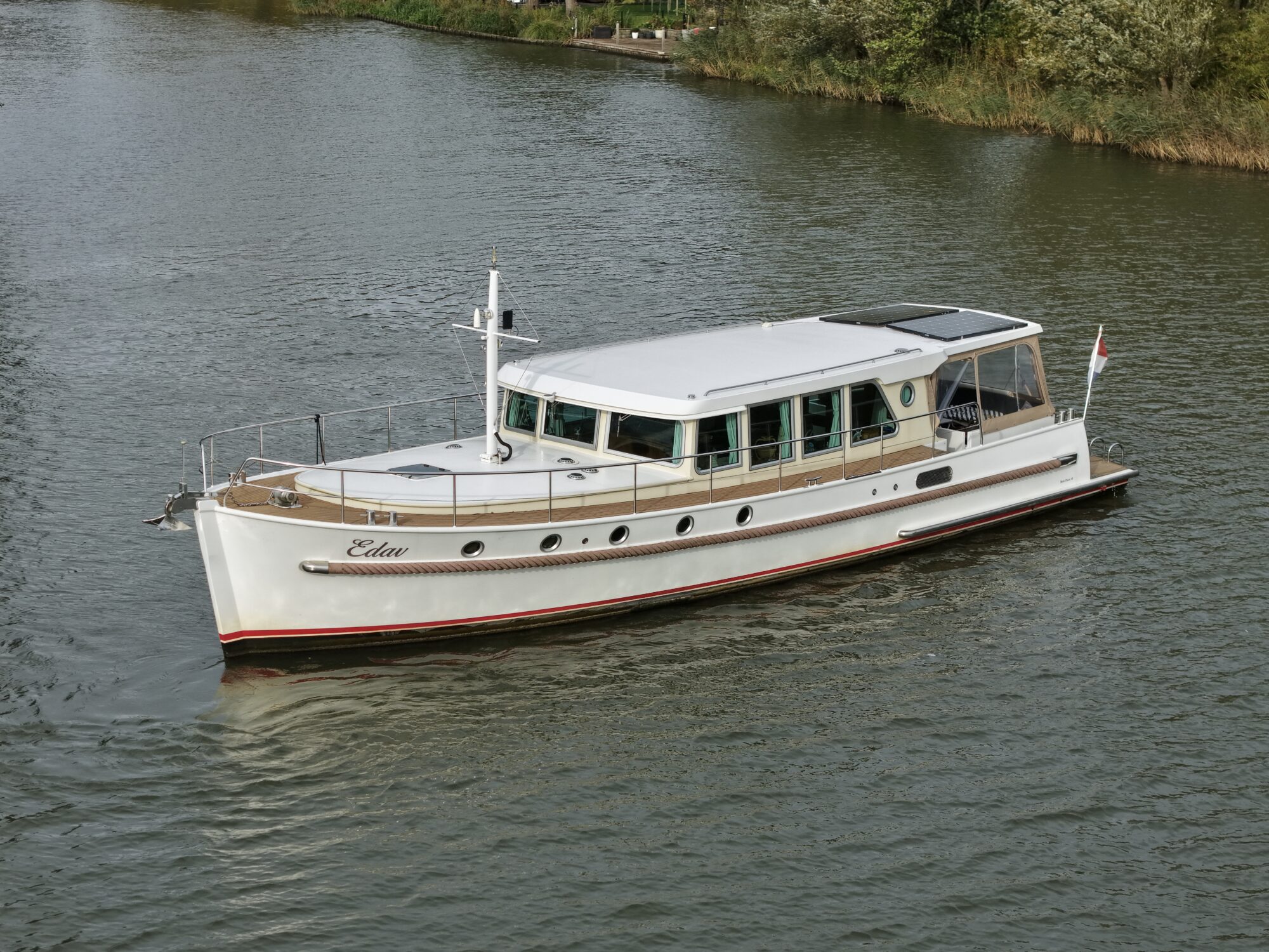 Serious Yachts Gently Low Bridge 14.50 Sedan
