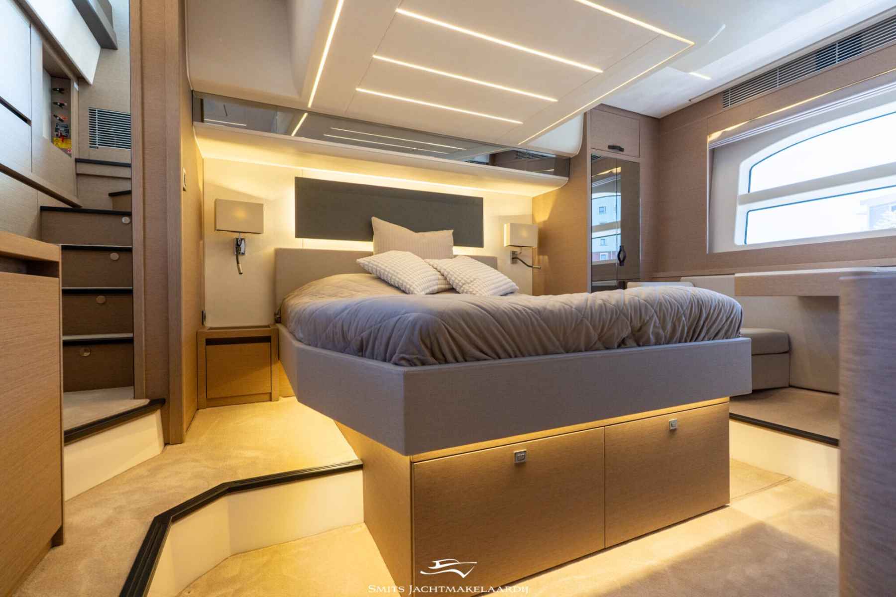 Motorboot Prestige 590 Flybridge