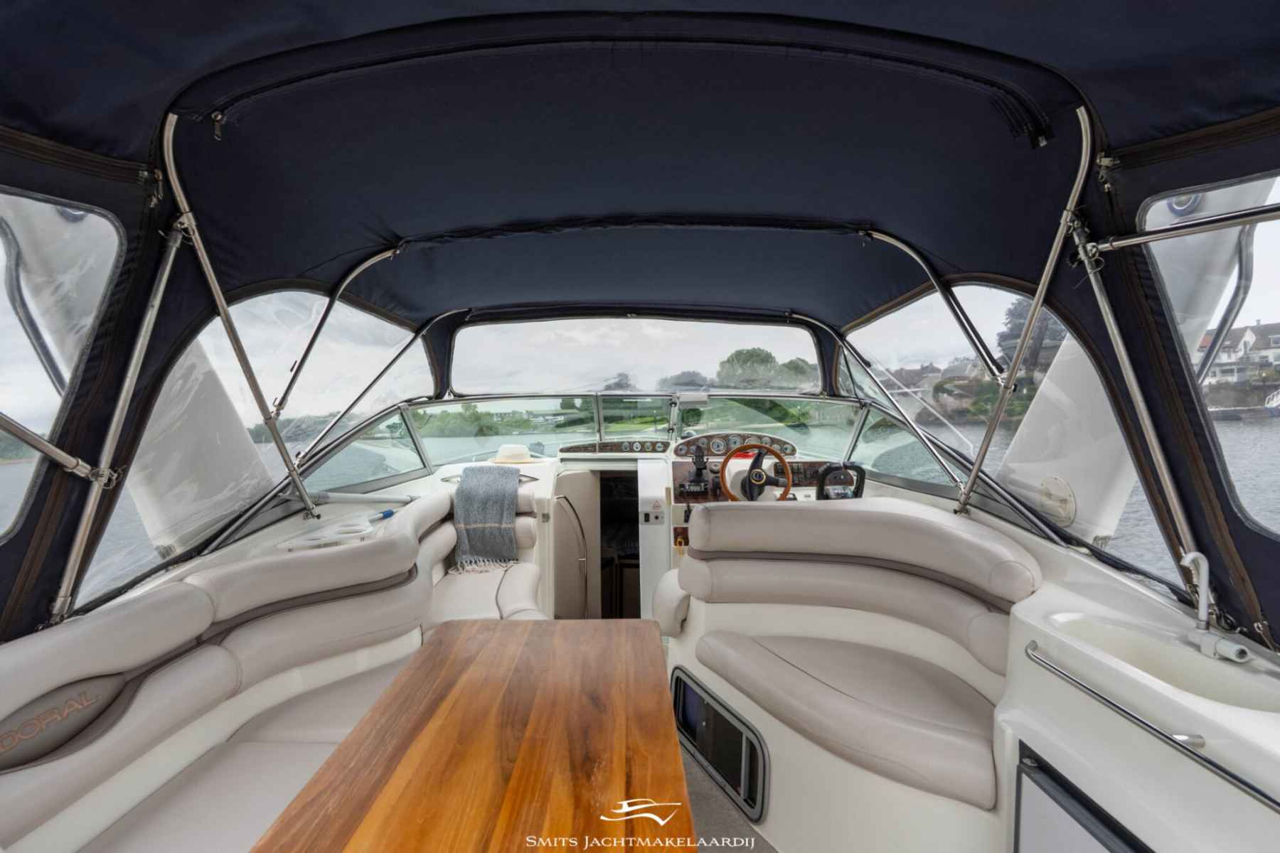 Motorboot Doral 300 SE