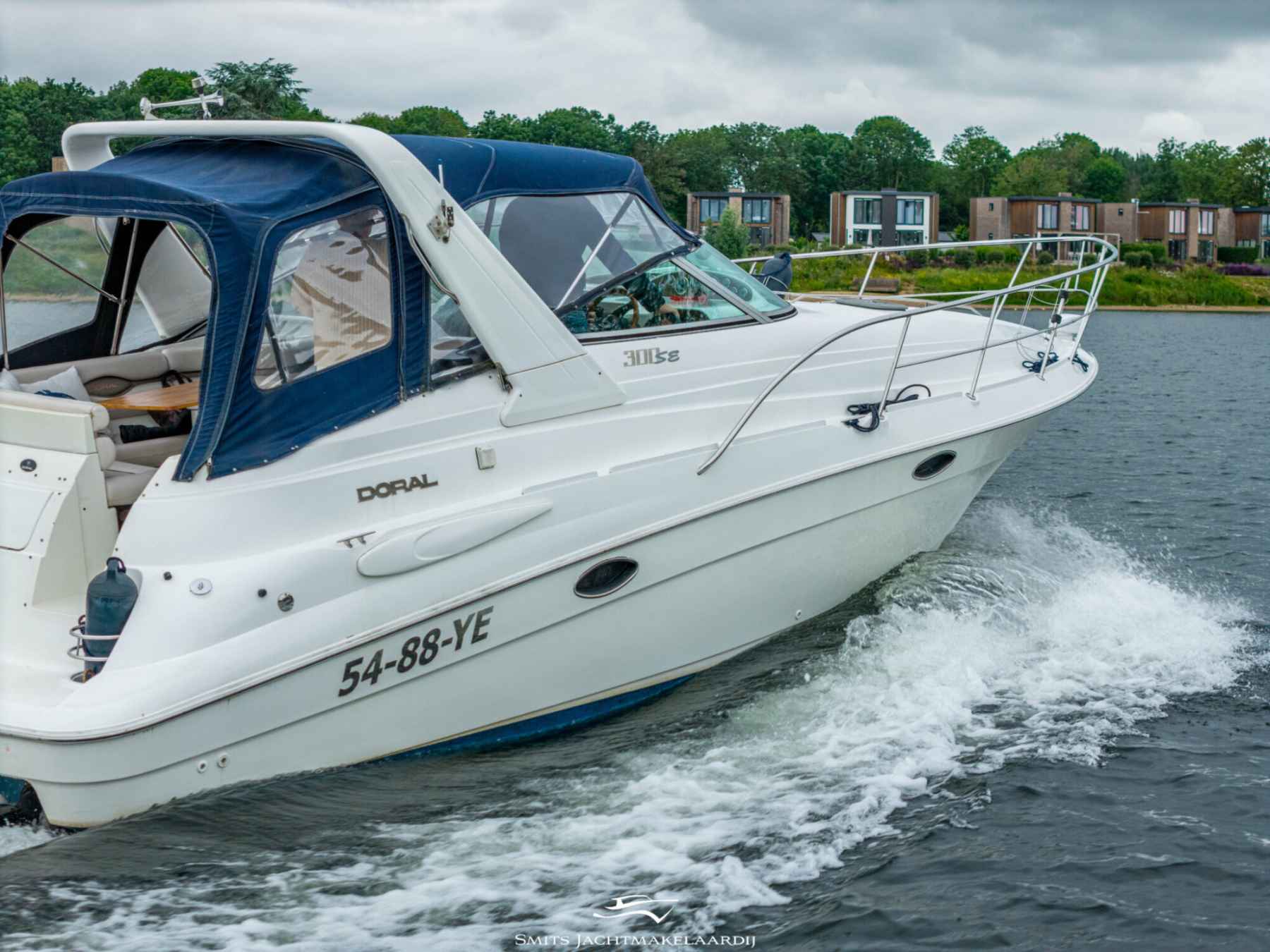 Motorboot Doral 300 SE