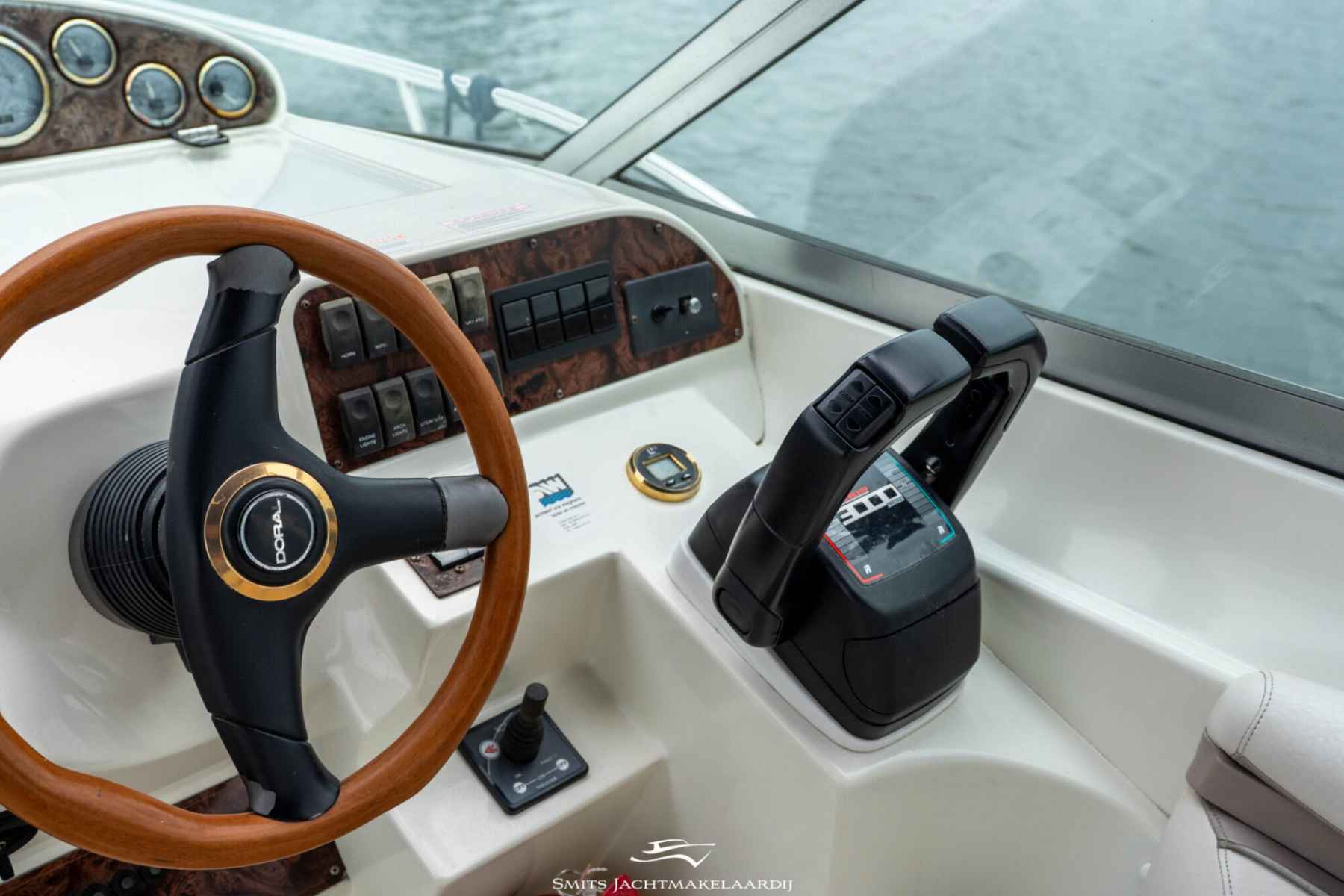 Motorboot Doral 300 SE