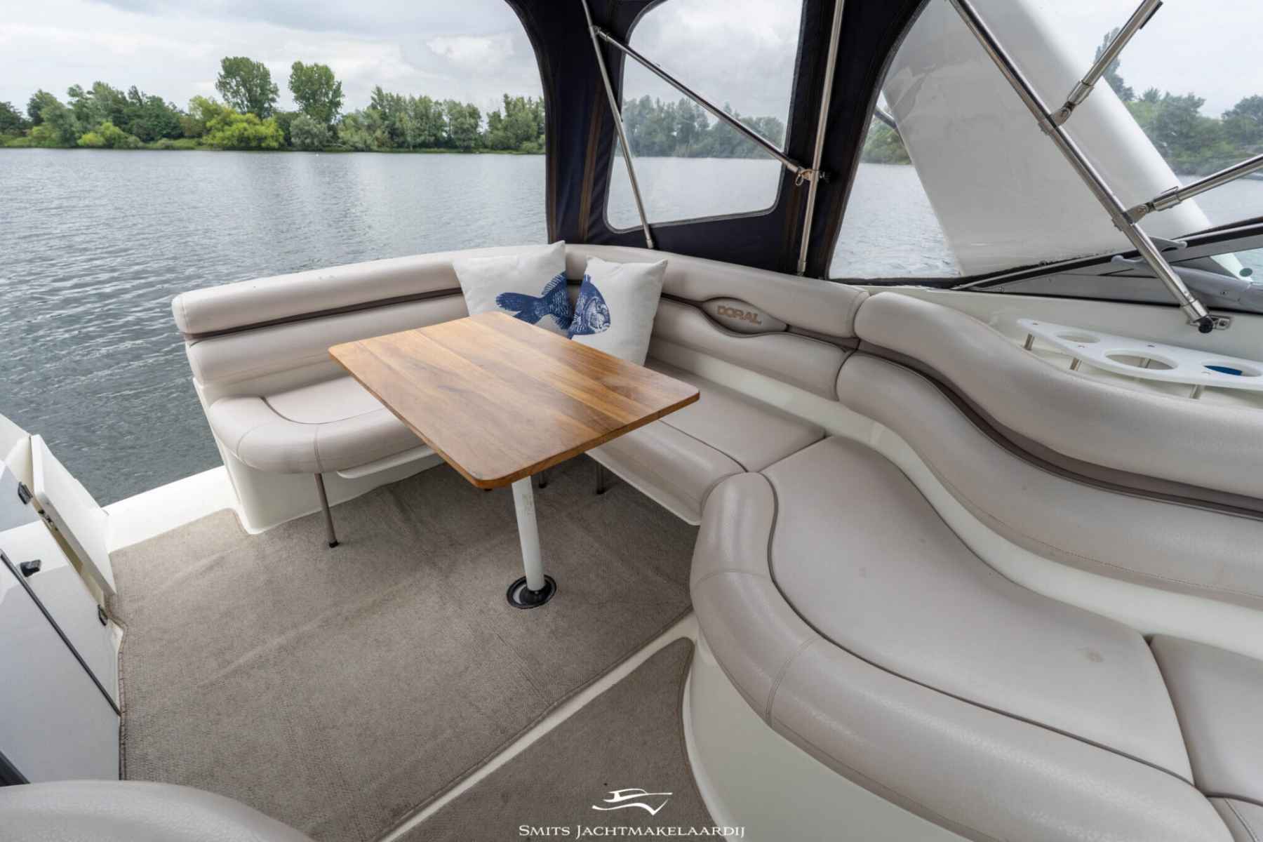 Motorboot Doral 300 SE