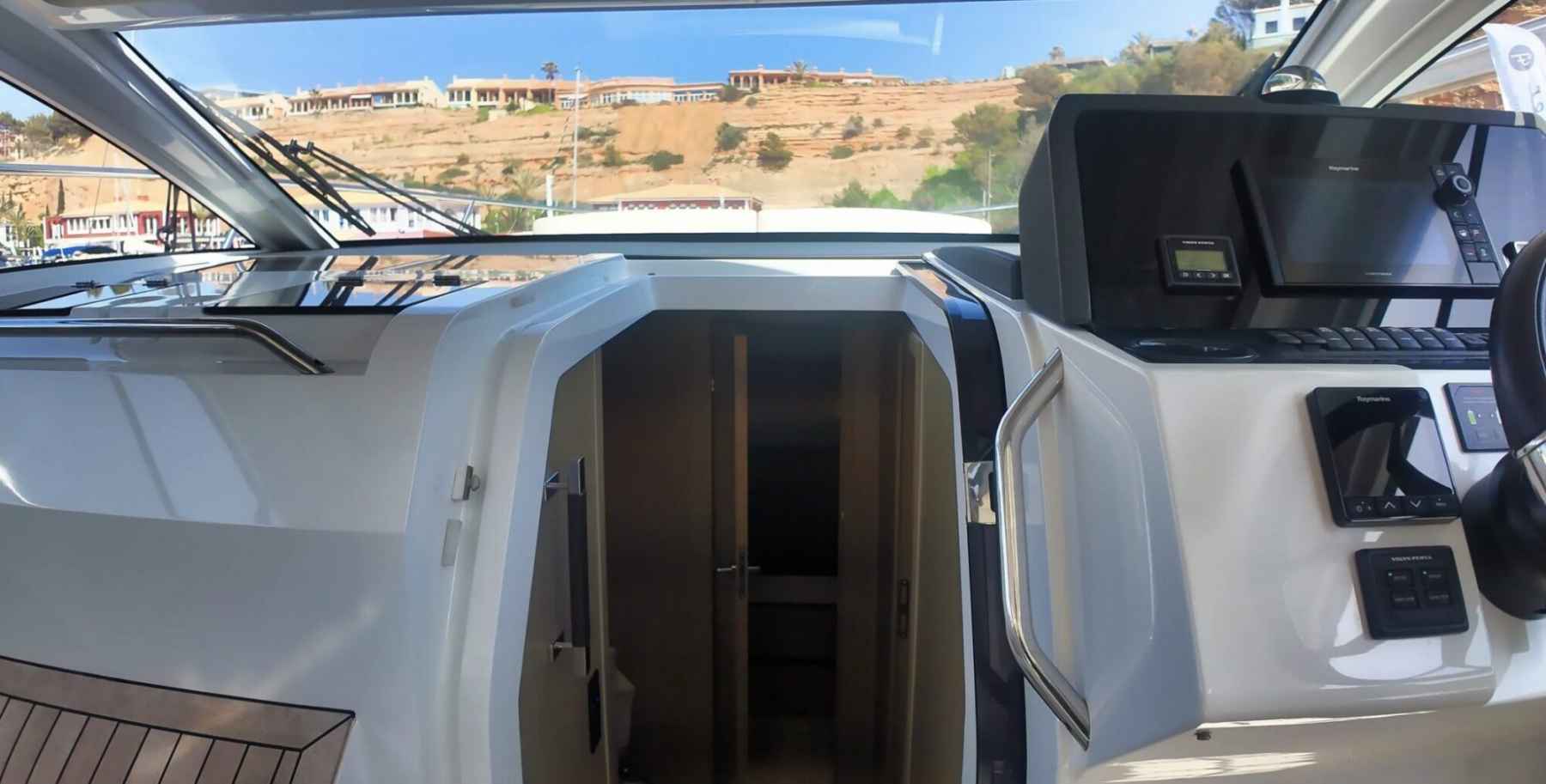 Motorboot Sealine S335