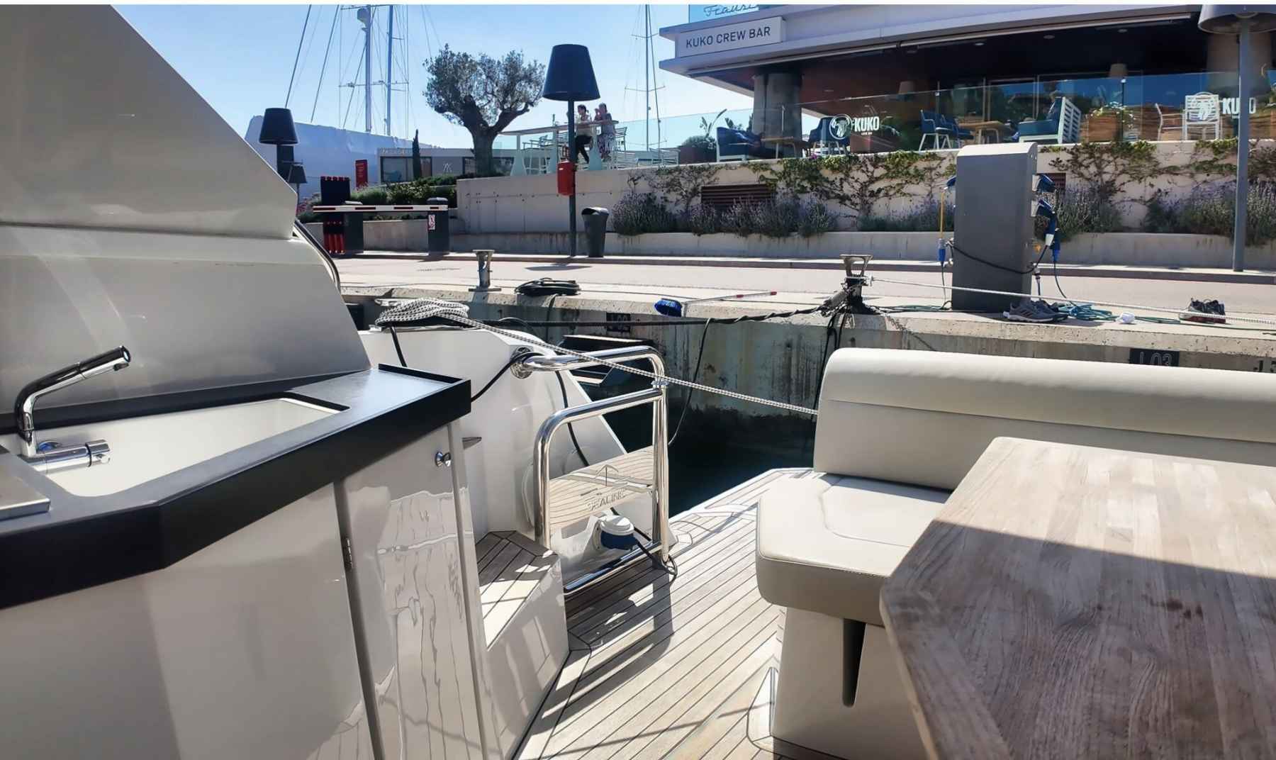 Motorboot Sealine S335