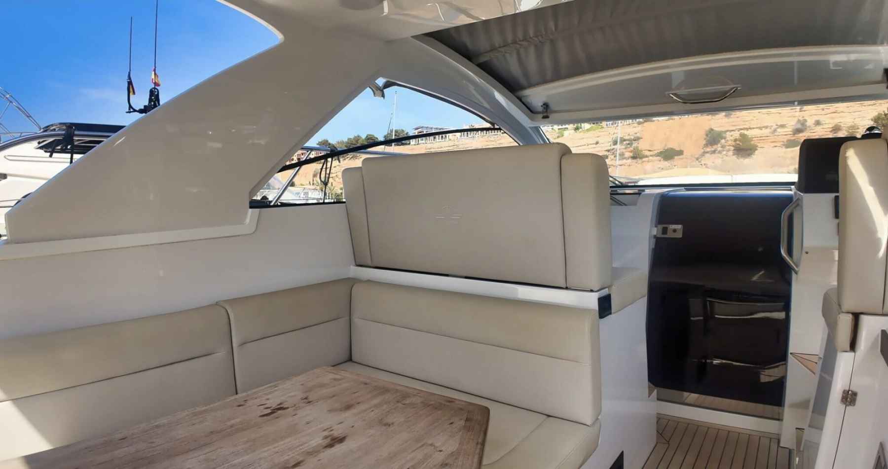 Motorboot Sealine S335