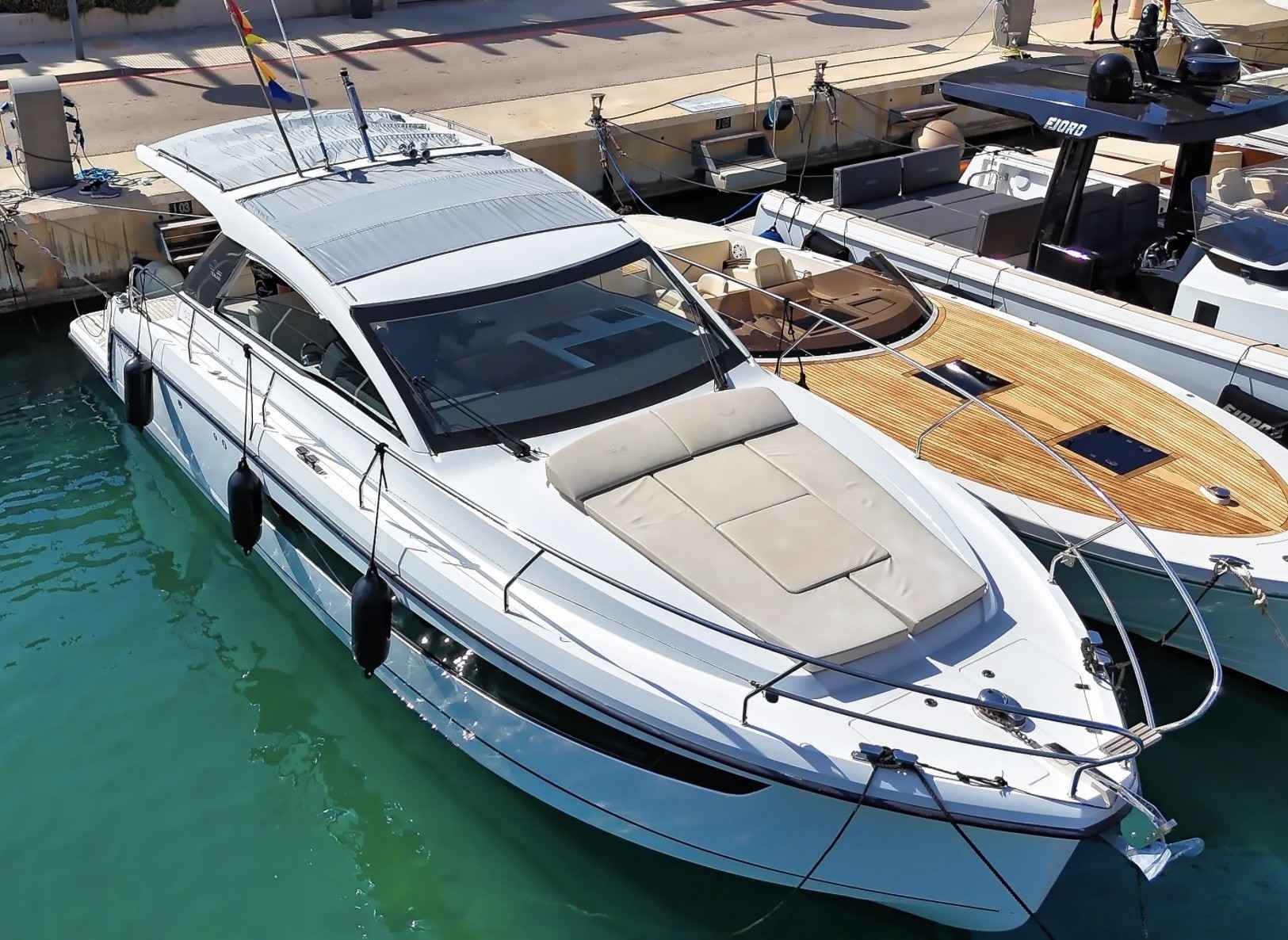 Motorboot Sealine S335