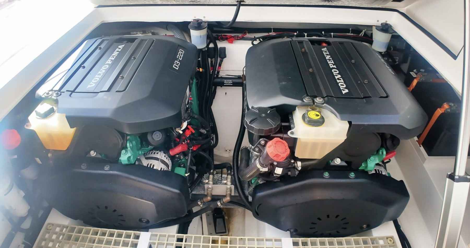 Motorboot Sealine S335