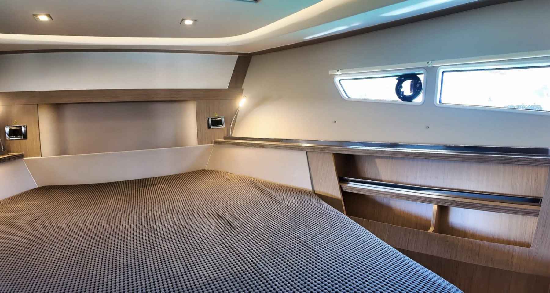 Motorboot Sealine S335