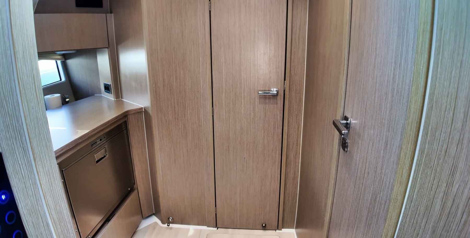 Motorboot Sealine S335
