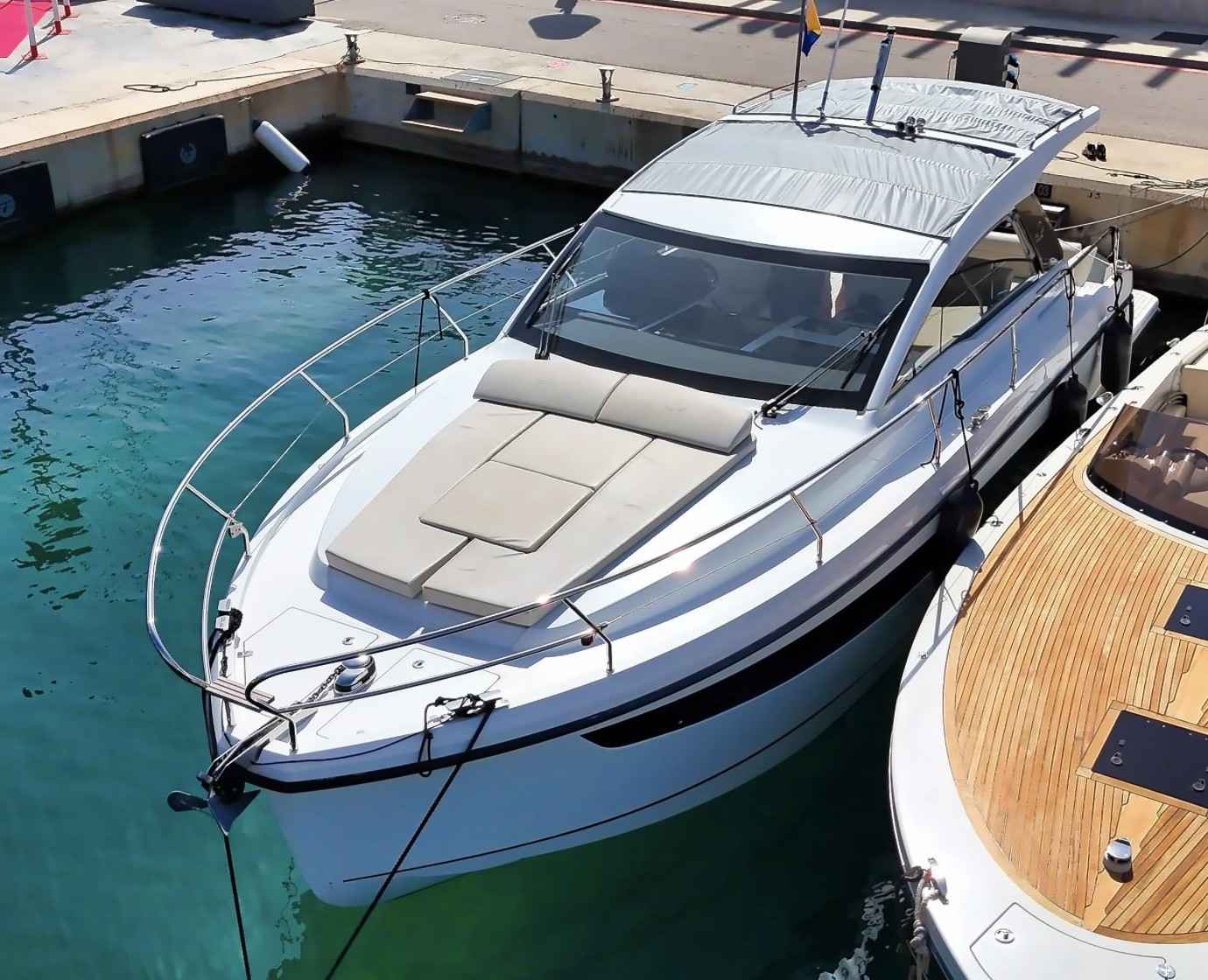 Motorboot Sealine S335