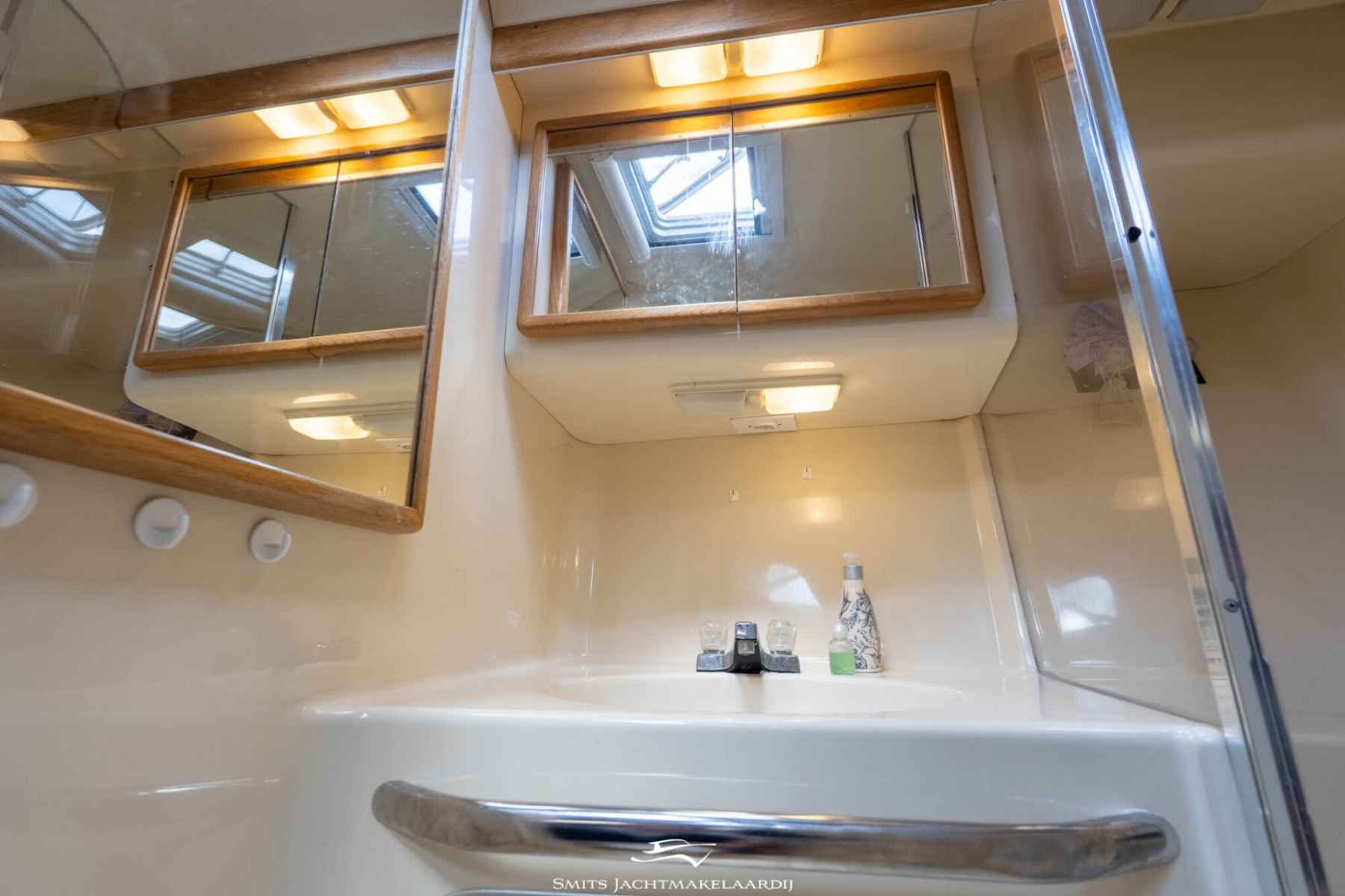 Motorboot Sea Ray 370 Express Cruiser