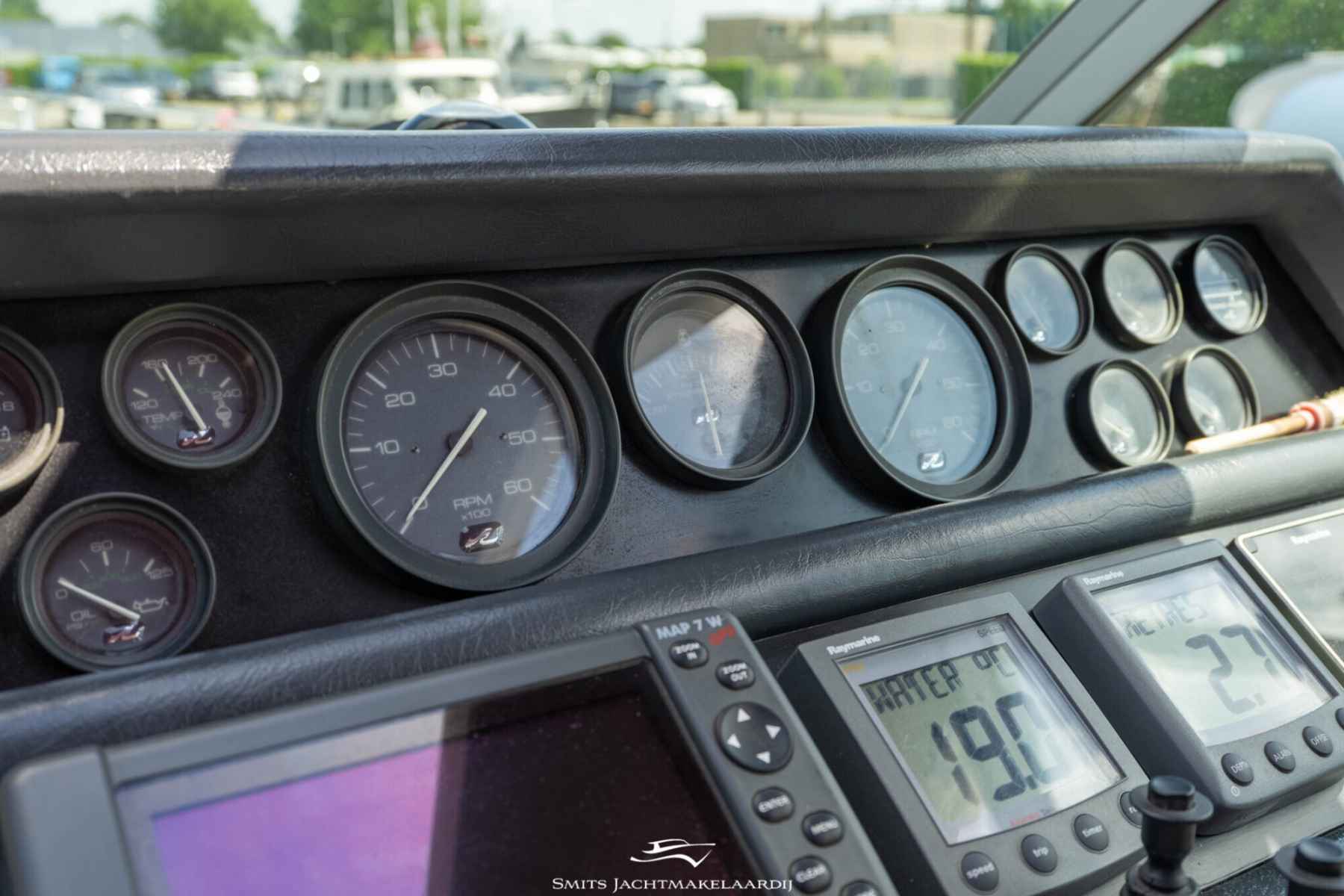 Motorboot Sea Ray 370 Express Cruiser