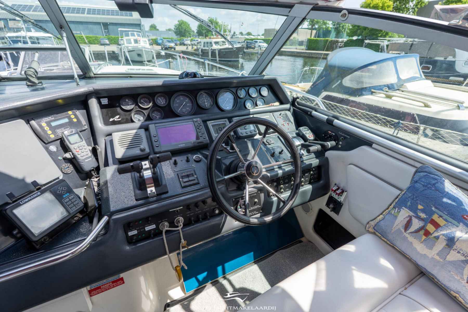 Motorboot Sea Ray 370 Express Cruiser
