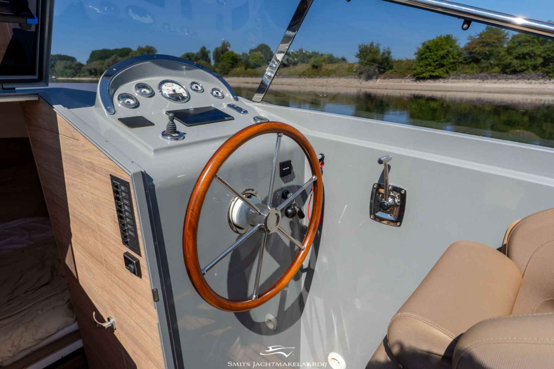 Motorboot Antaris Seventy7 Cabin