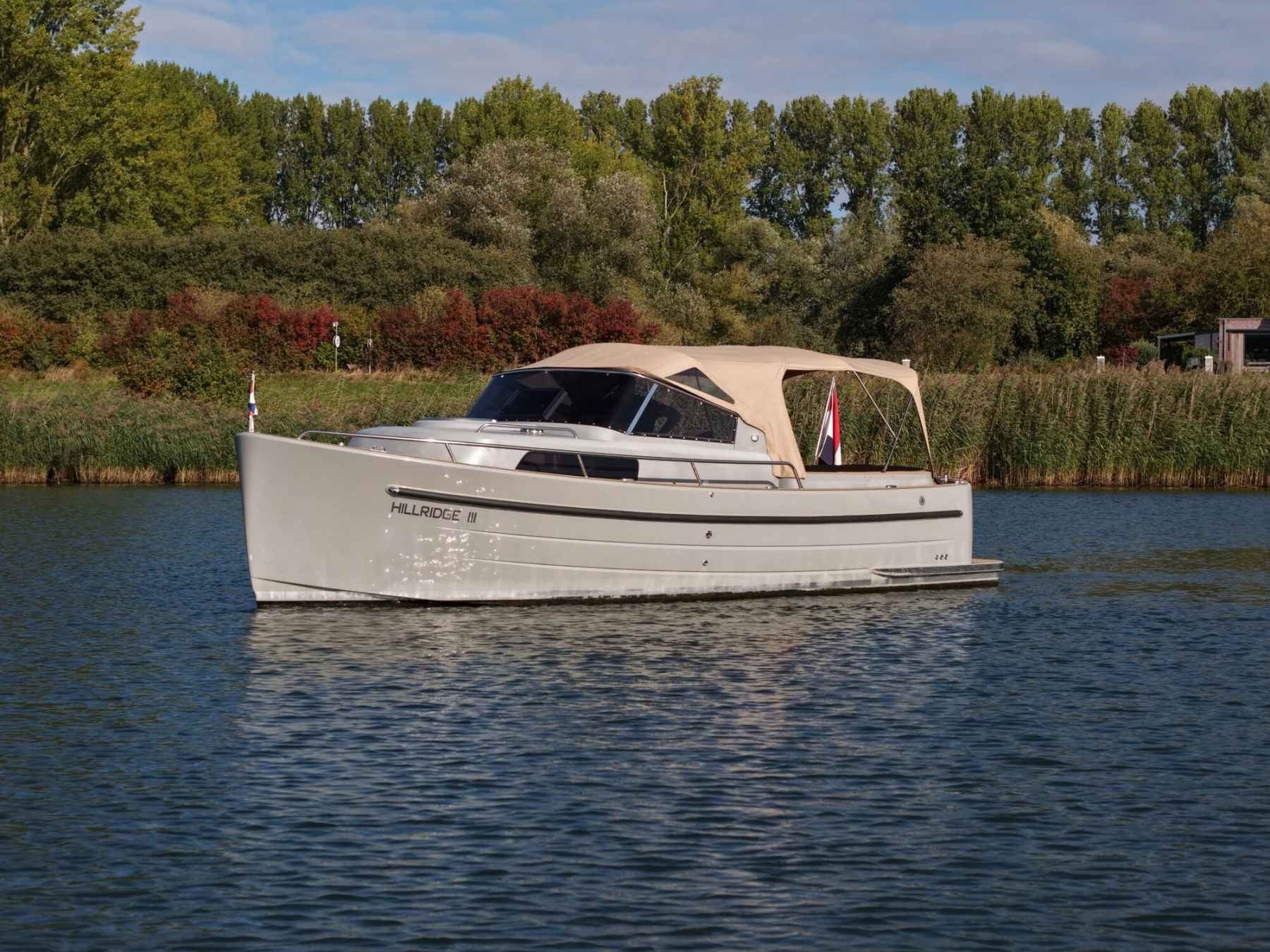Motorboot Antaris Seventy7 Cabin