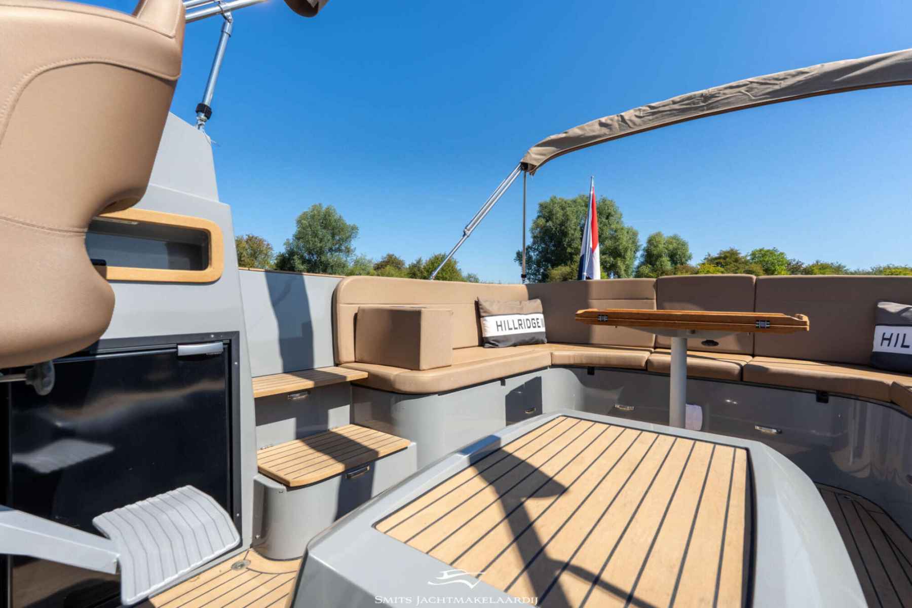 Motorboot Antaris Seventy7 Cabin