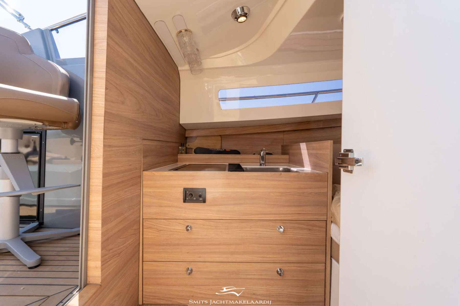 Motorboot Antaris Seventy7 Cabin