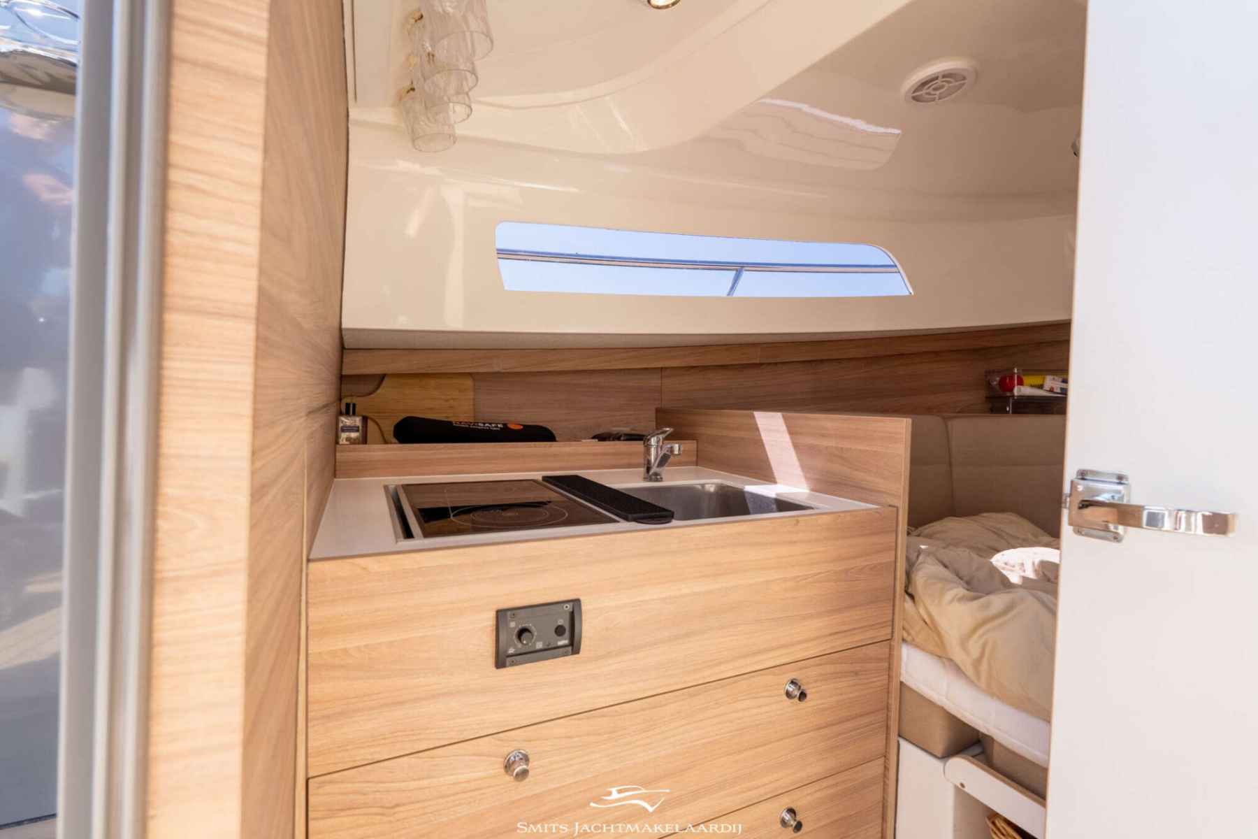 Motorboot Antaris Seventy7 Cabin