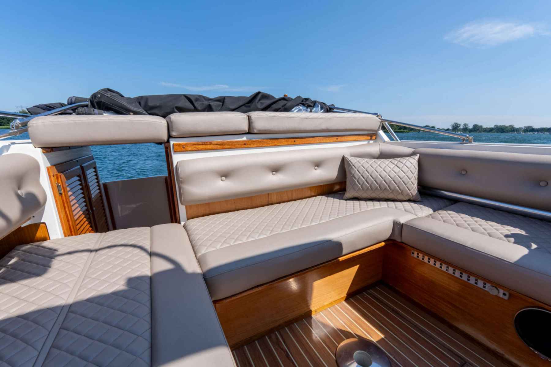 Motorboot Ramin 30 Touring Spiegeldeur