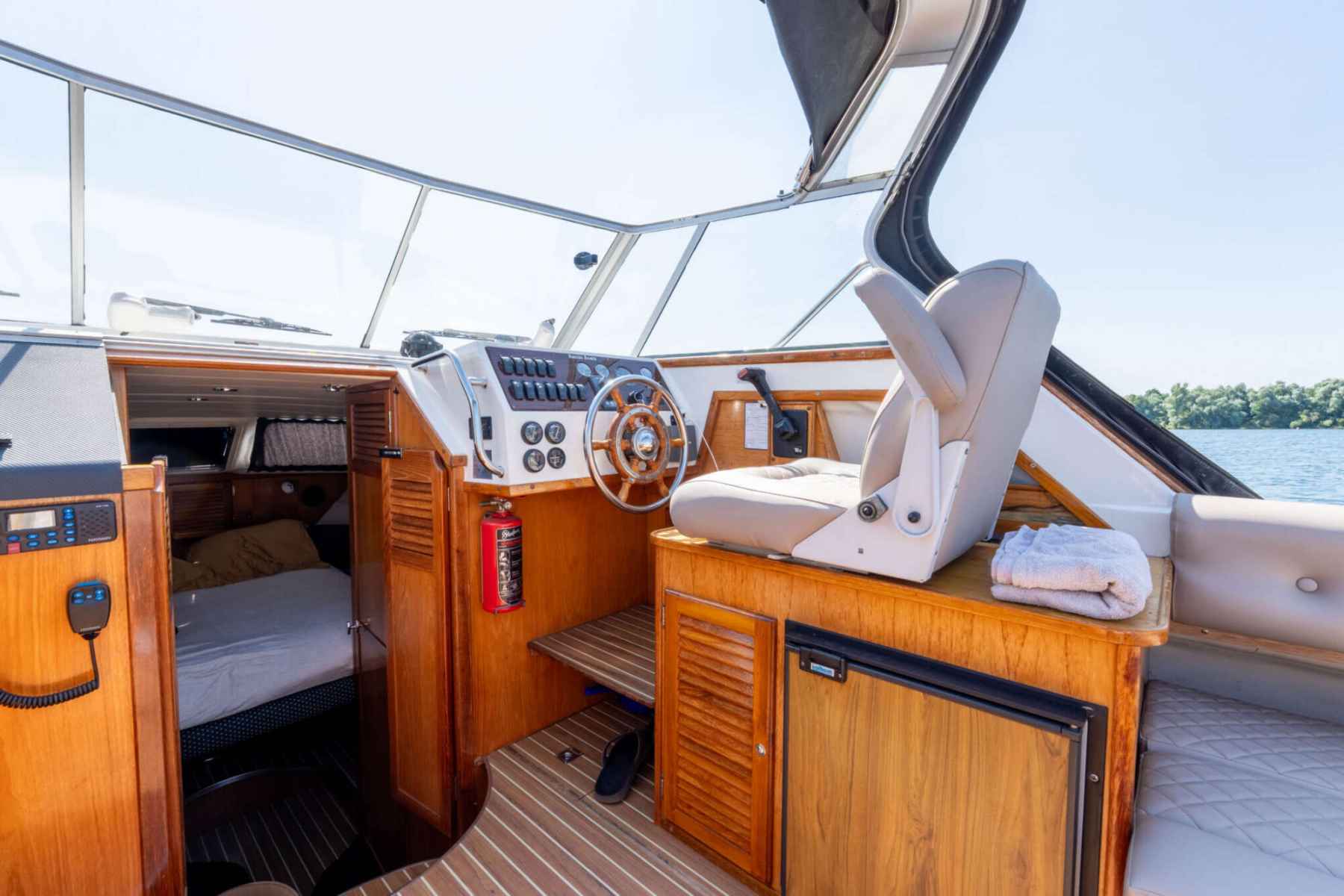 Motorboot Ramin 30 Touring Spiegeldeur